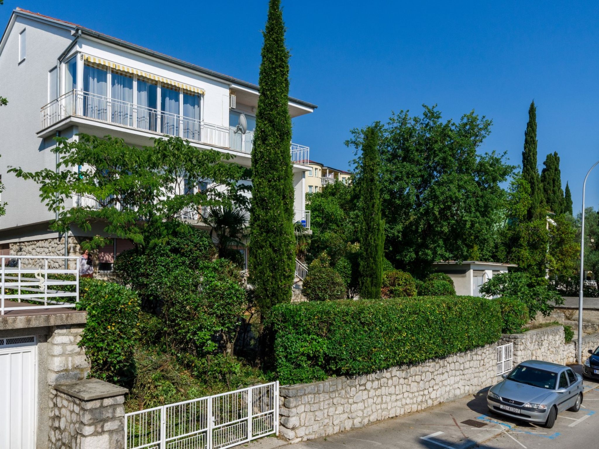 Photo of MICA / HR-02405-01