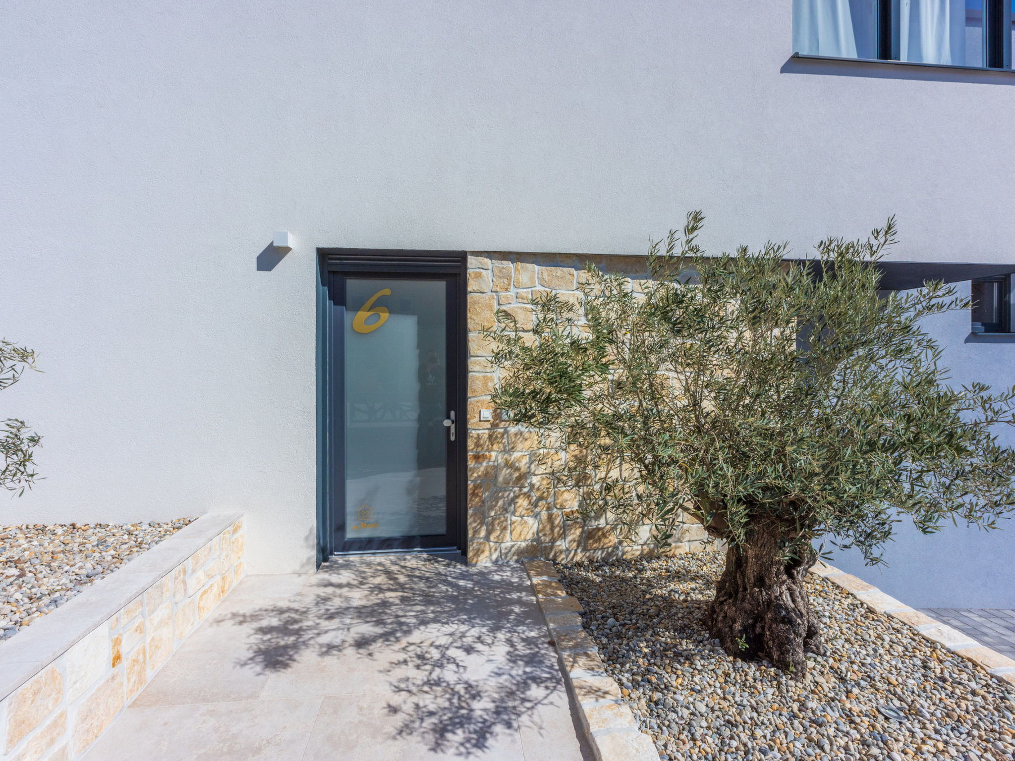 Photo of Amoris 6 / HR-10893-01