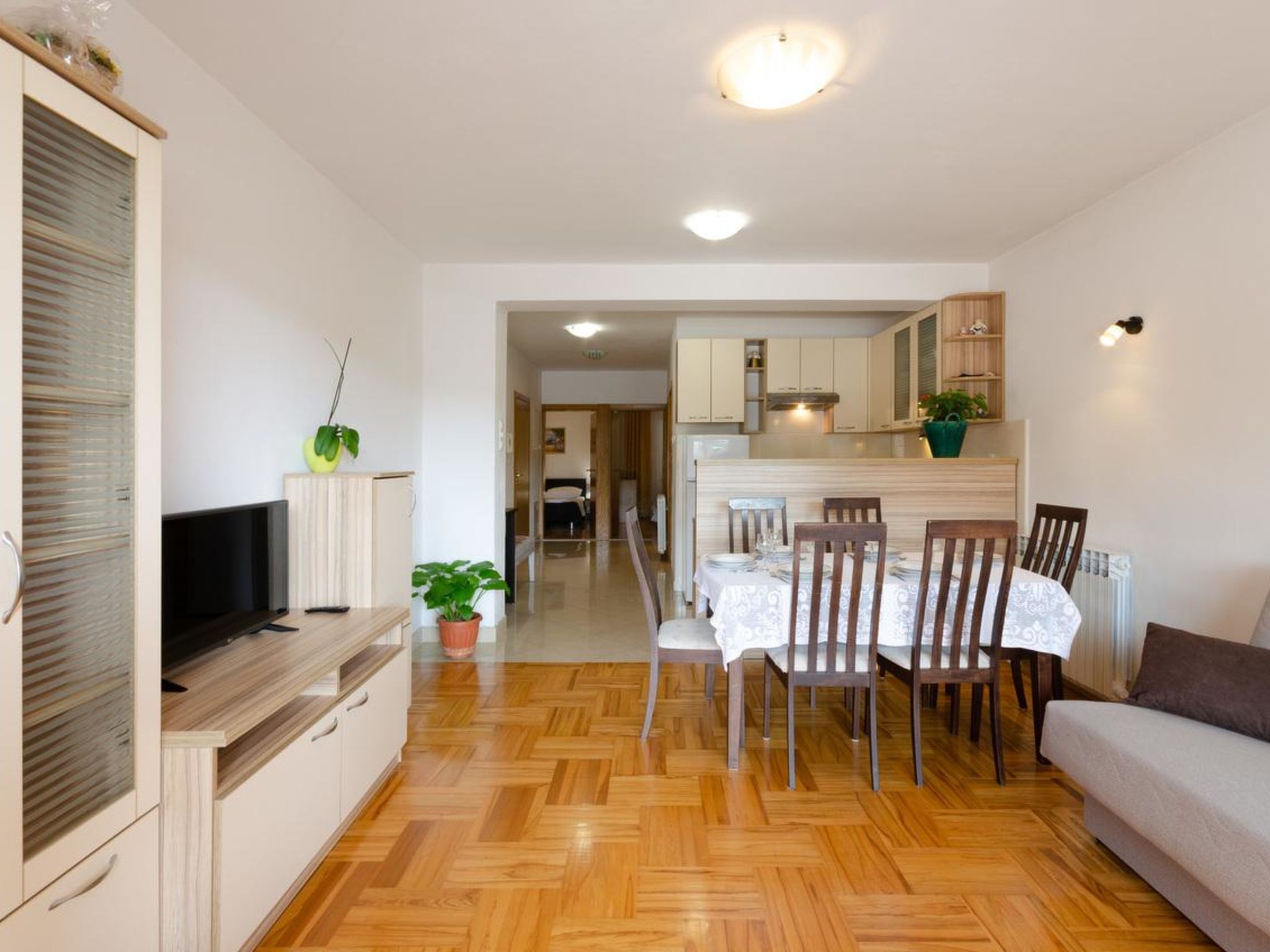 Photo of LAURA 1 / HR-05492-01