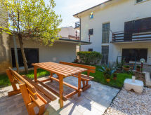 Compact vakantiehuis met zeezicht en overdekt terras nabij Crikvenica - thumbnail 4