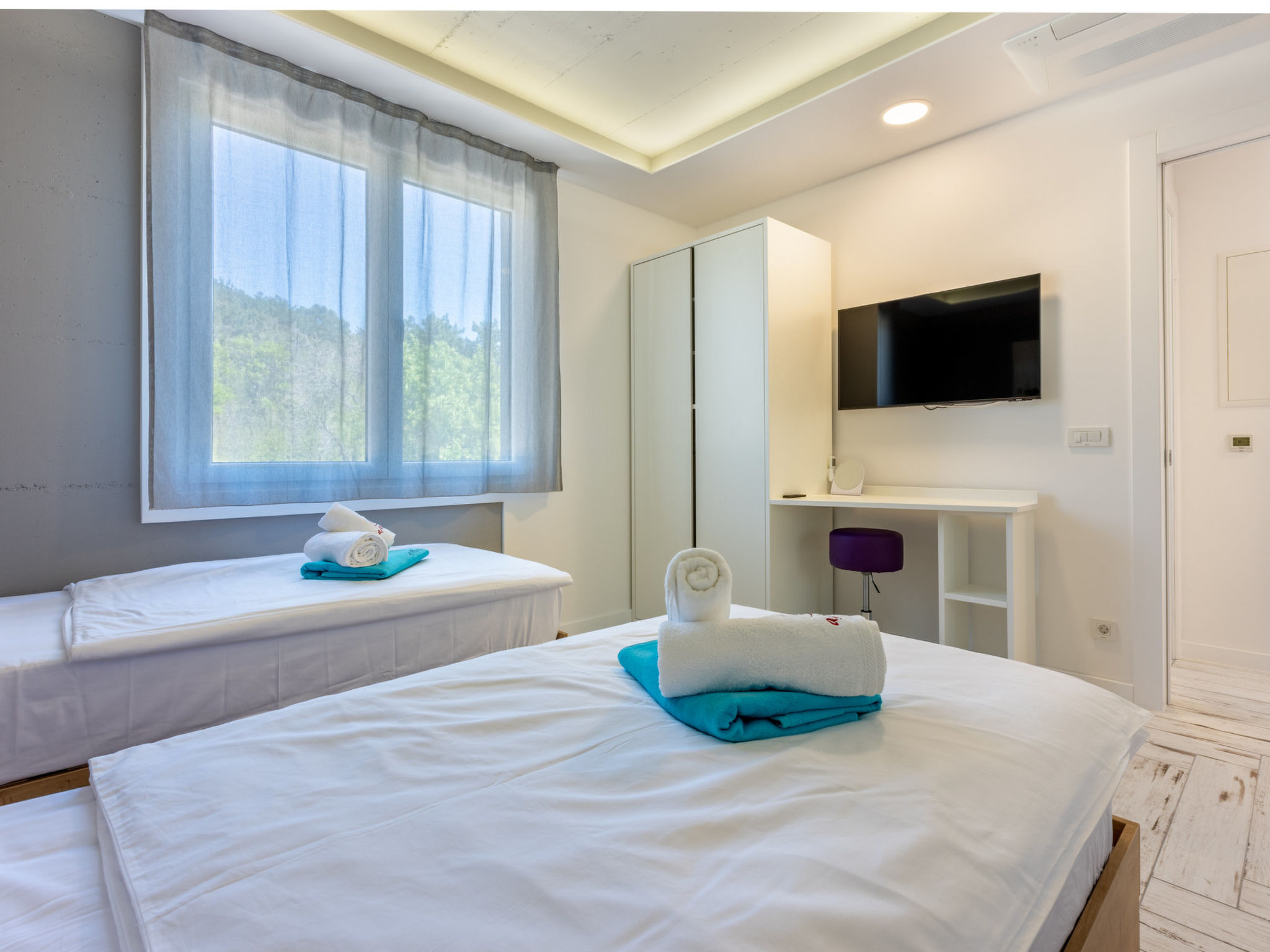 Photo of Amoris 4 / HR-10894-01