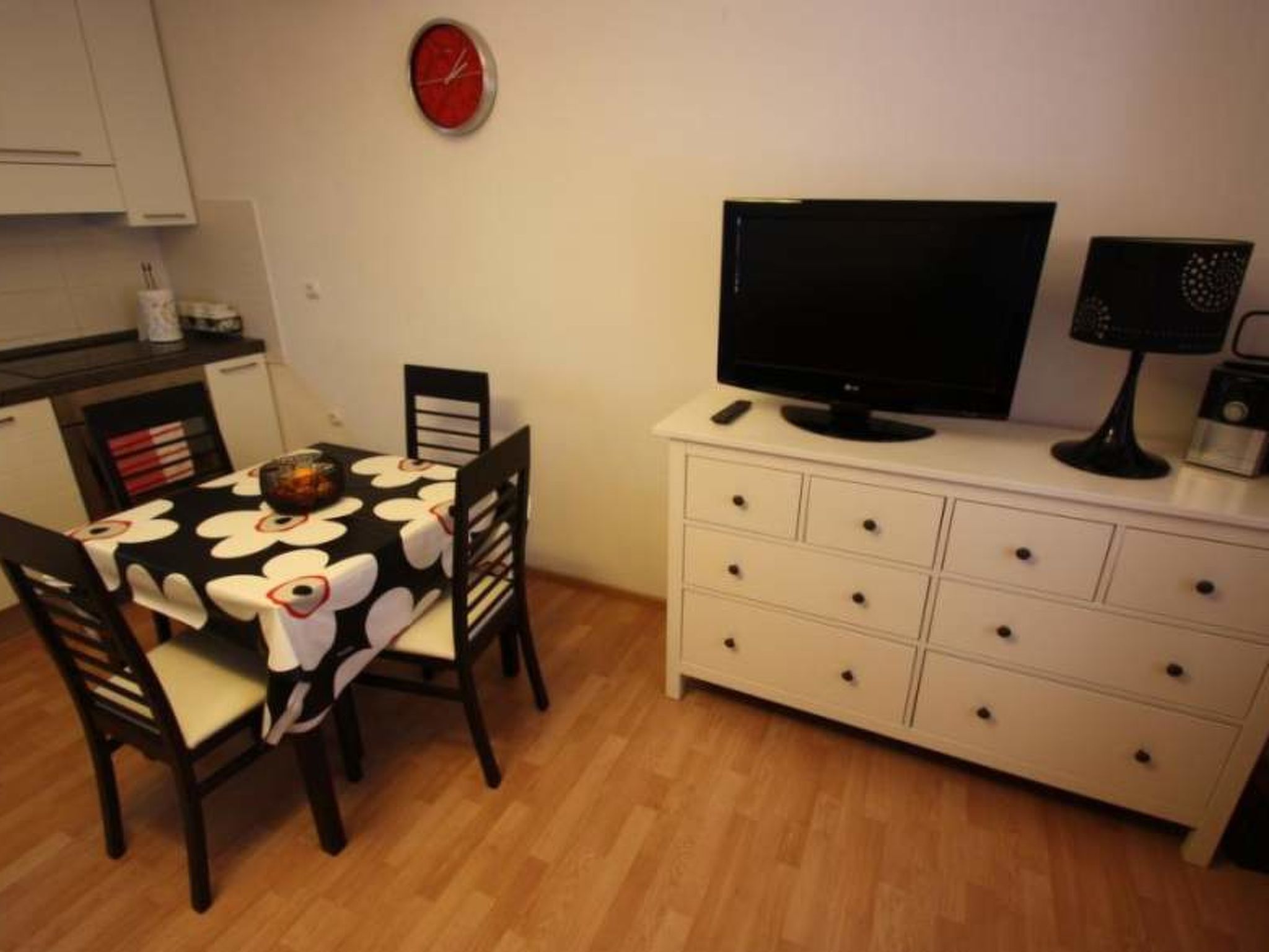 Photo of TOMASOVIC / HR-07162-01