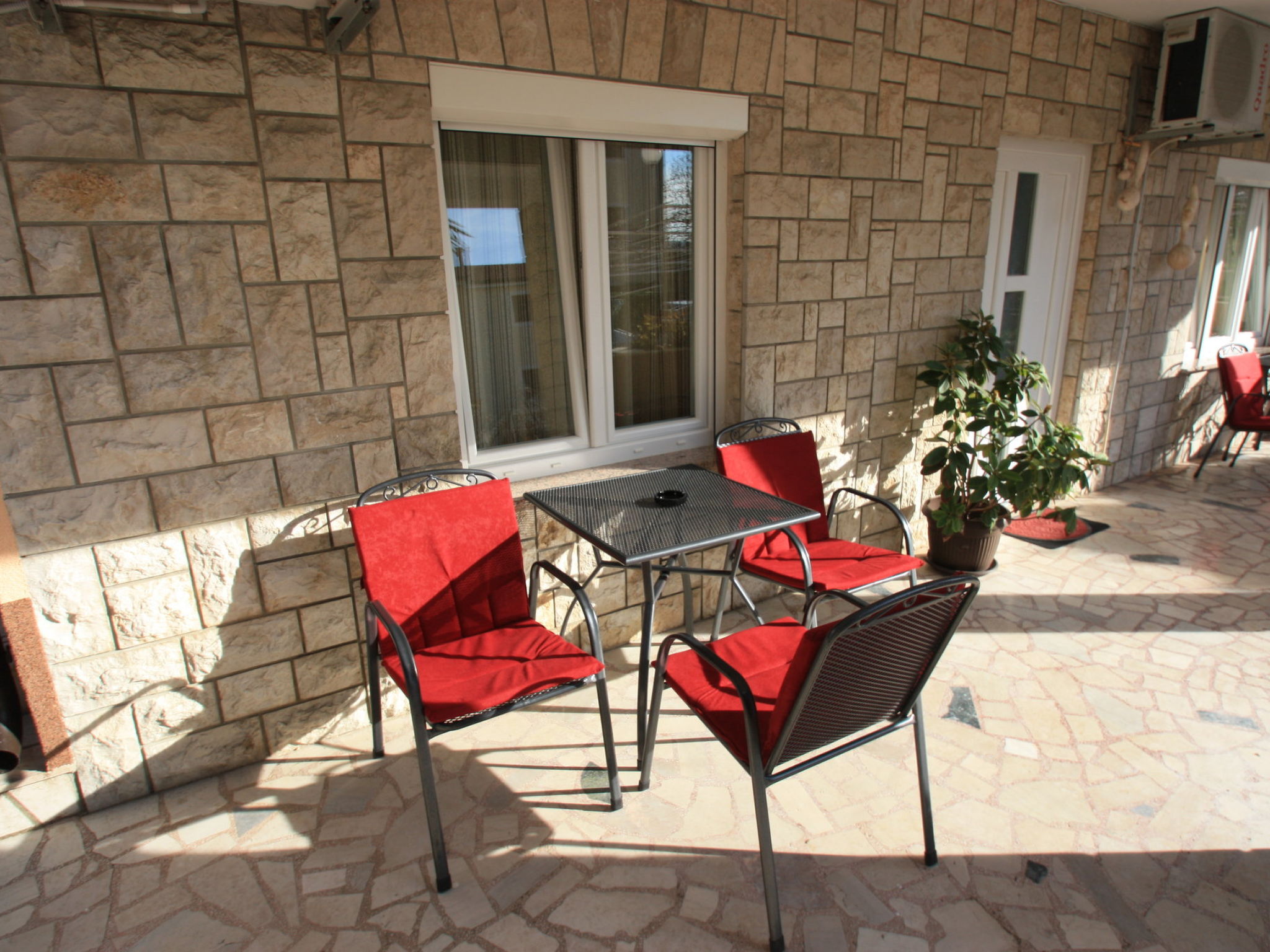 Photo of EVICA 3 / HR-07097-01