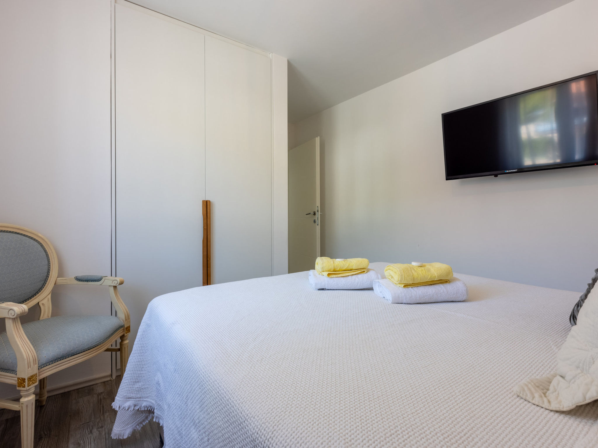 Photo of Valmor / HR-10669-01