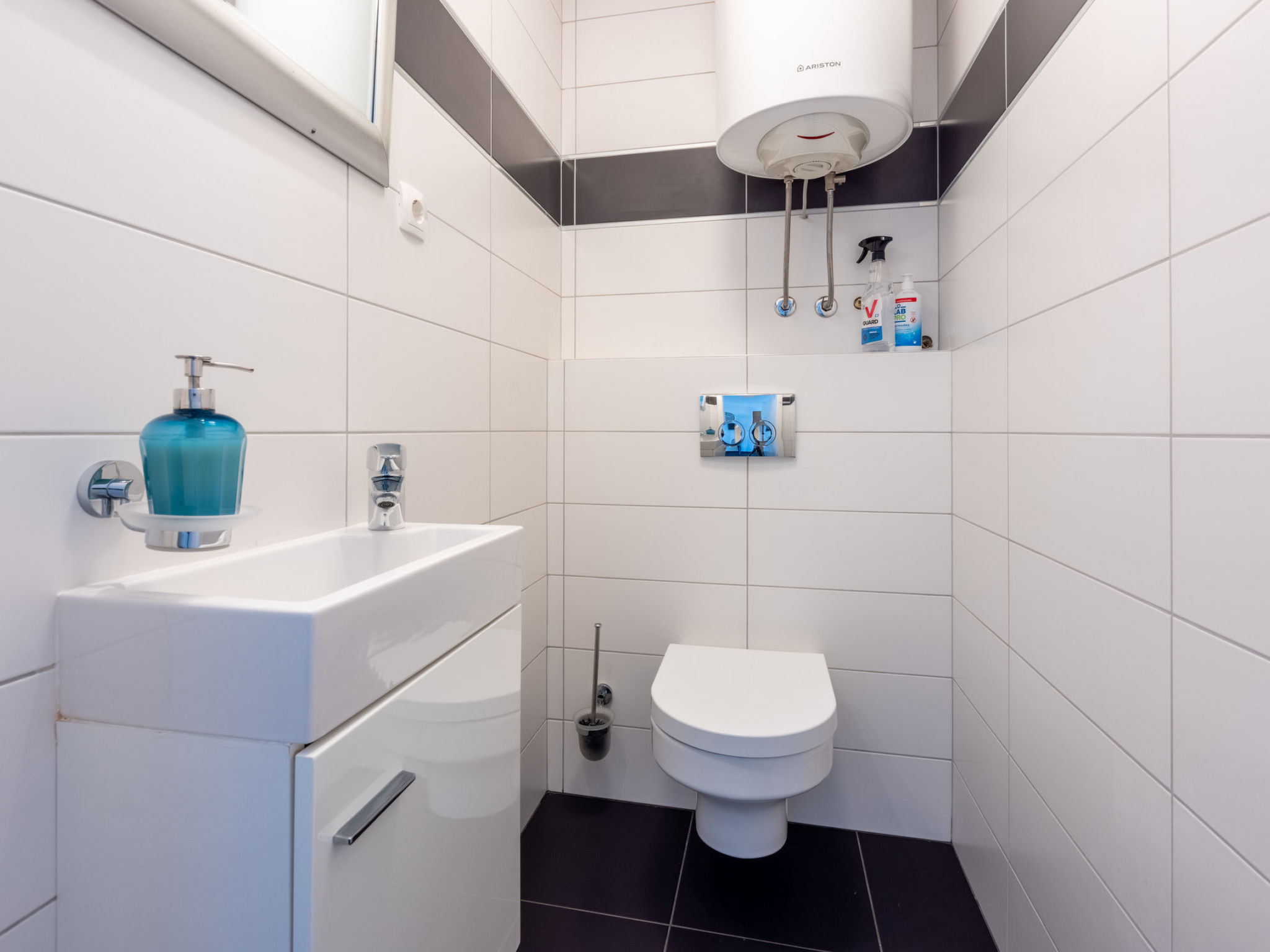 Photo of Valmor / HR-10669-01