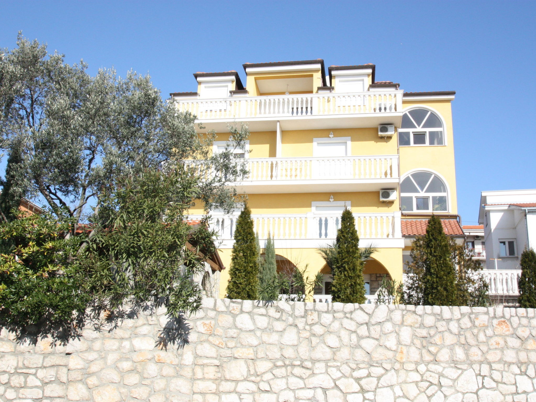 AKELAVA 2 / HR-05548-02 - Outside