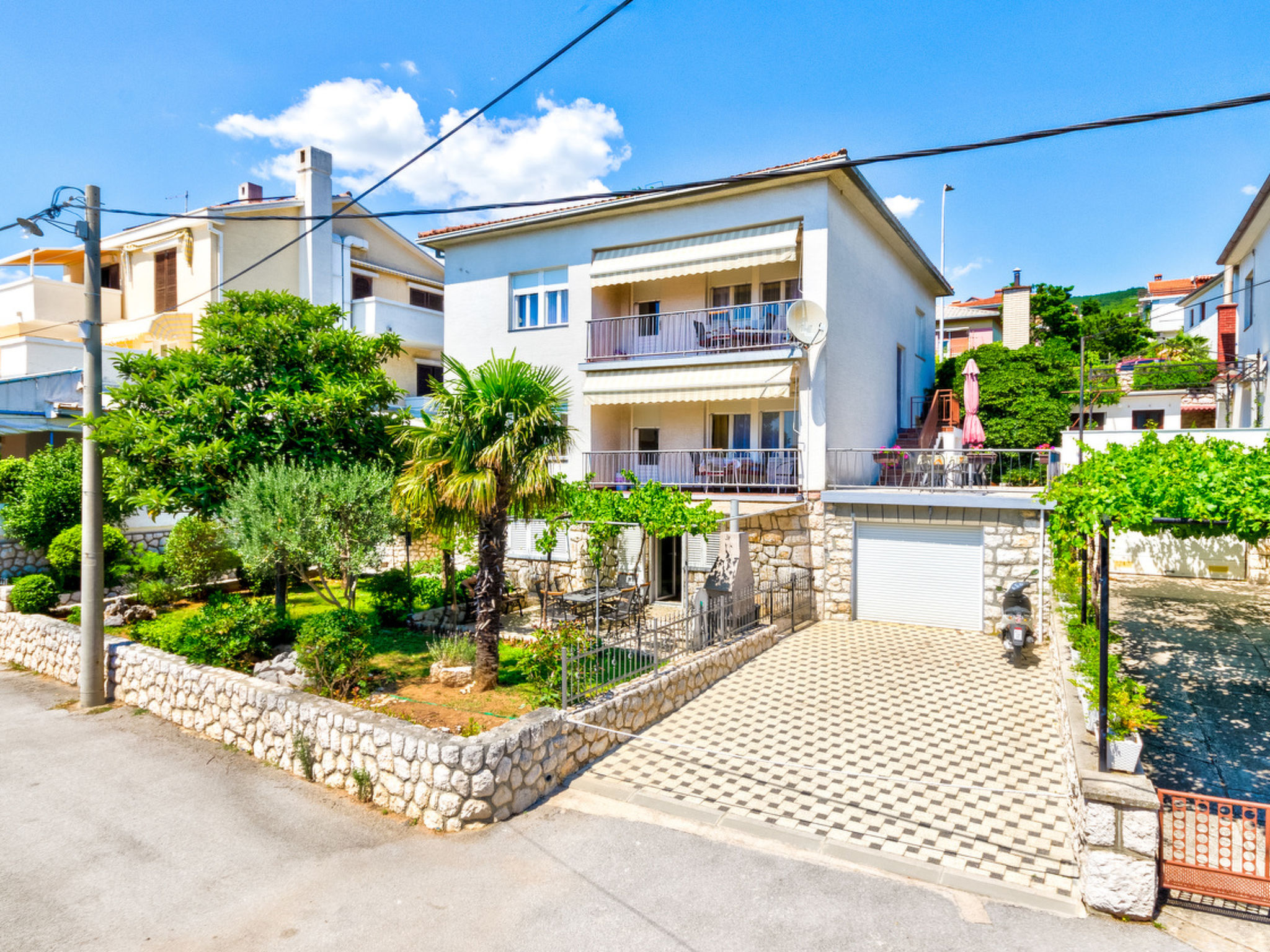 MLADEN 4 / HR-07977-04 - Outside
