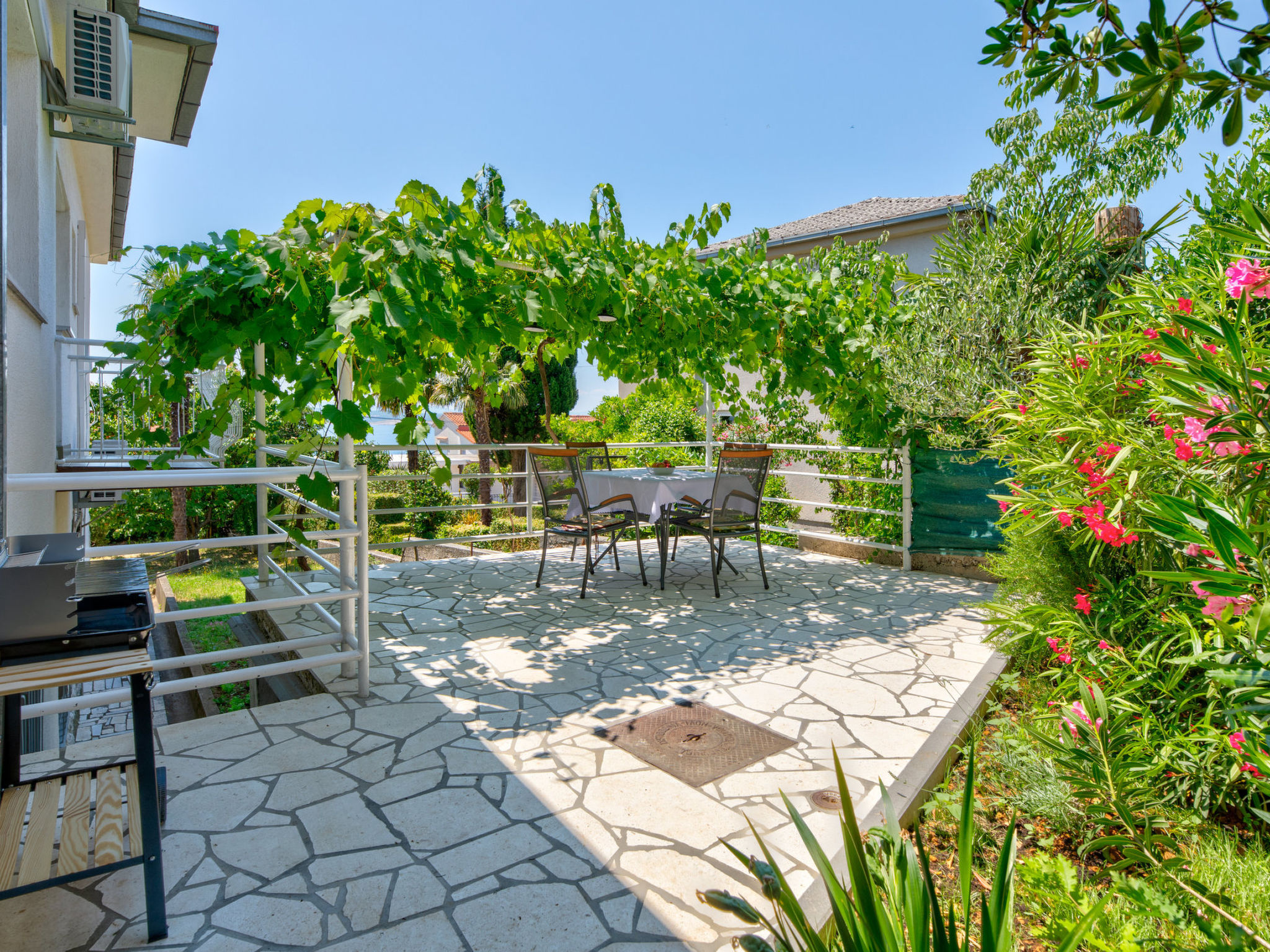 Maja 2 / HR-10569-02 - Outside