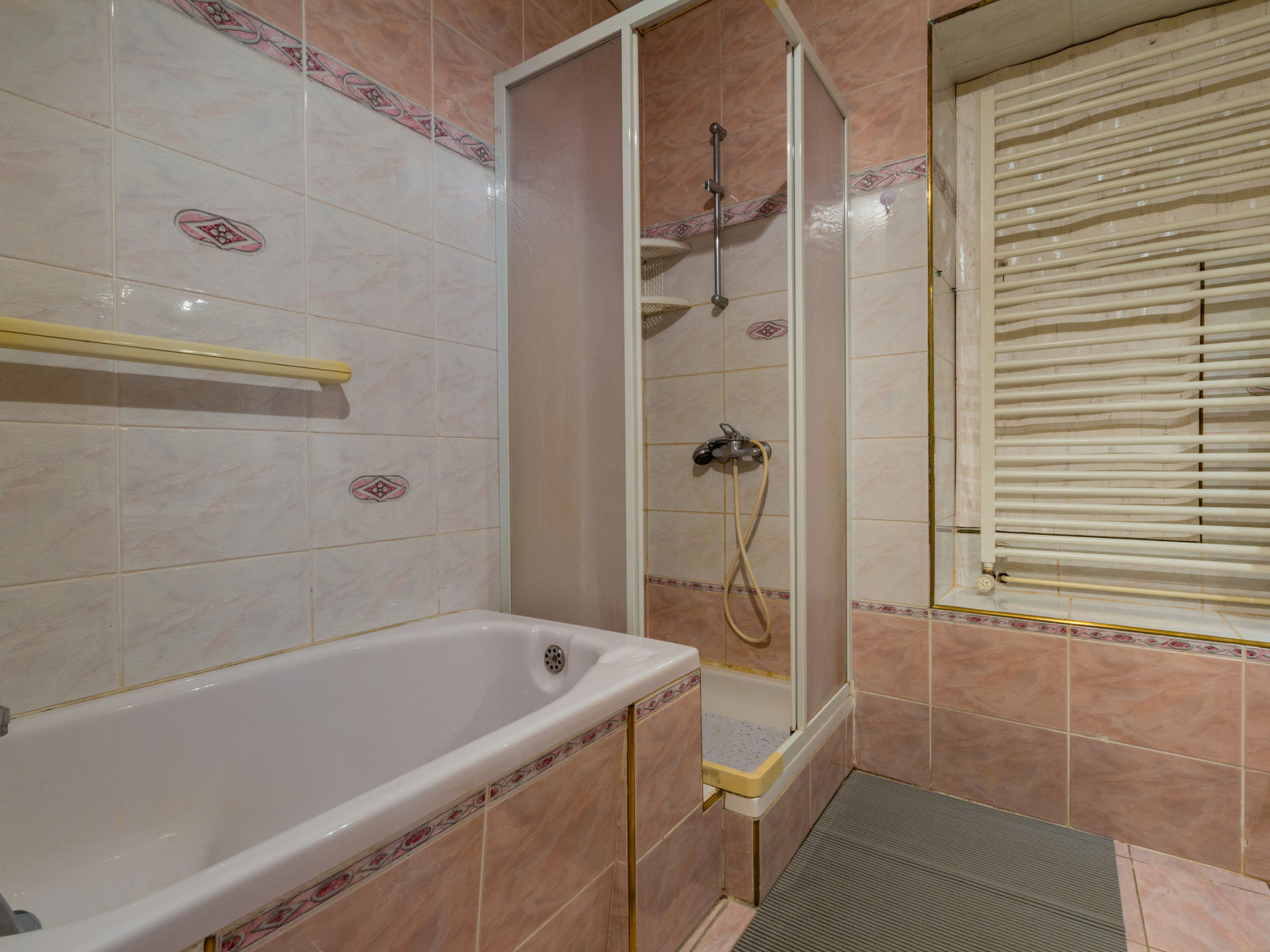 Petrinovic / HR-09466-01 - Dedans