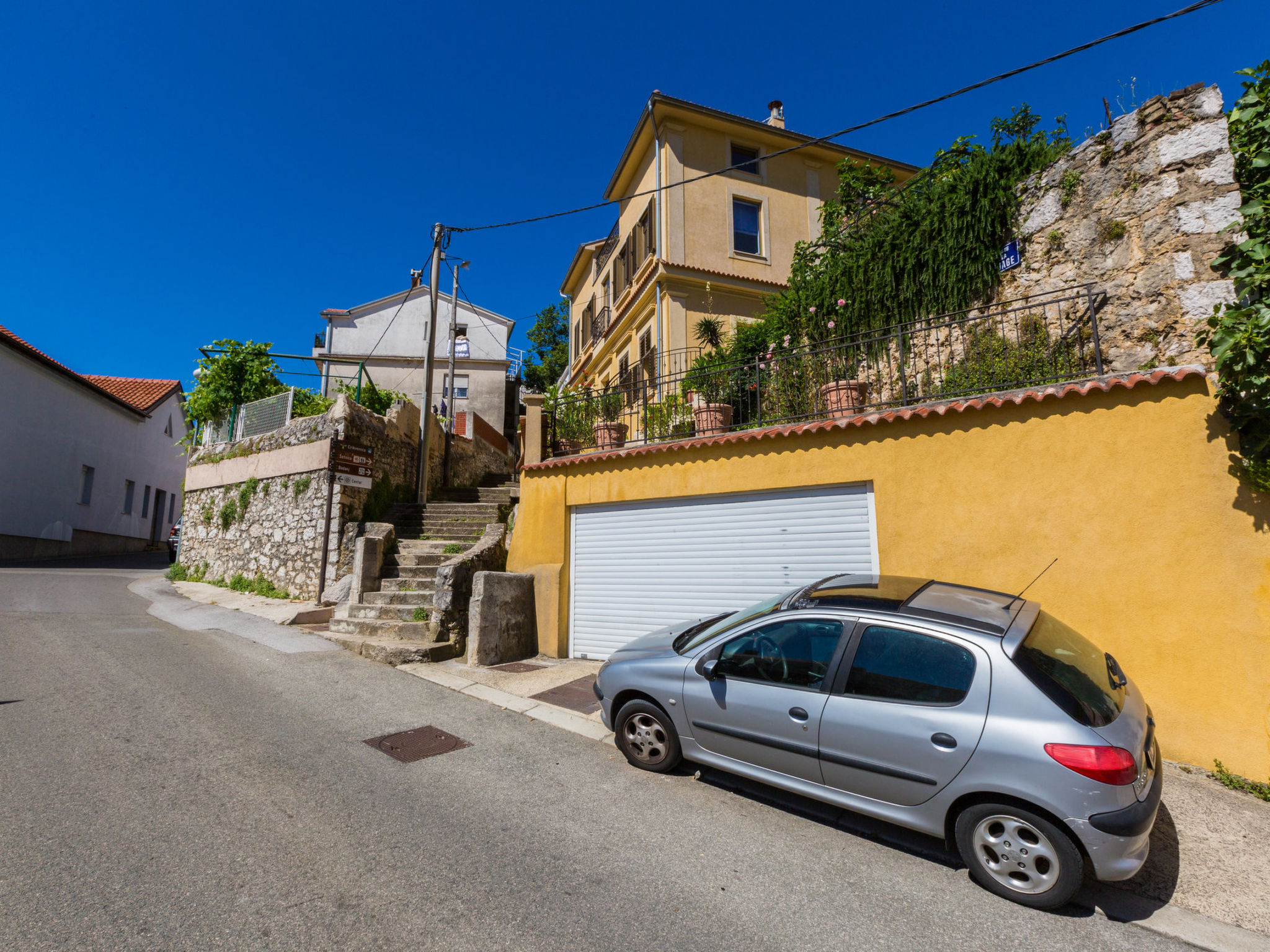 Petrinovic / HR-09466-01 - Dehors