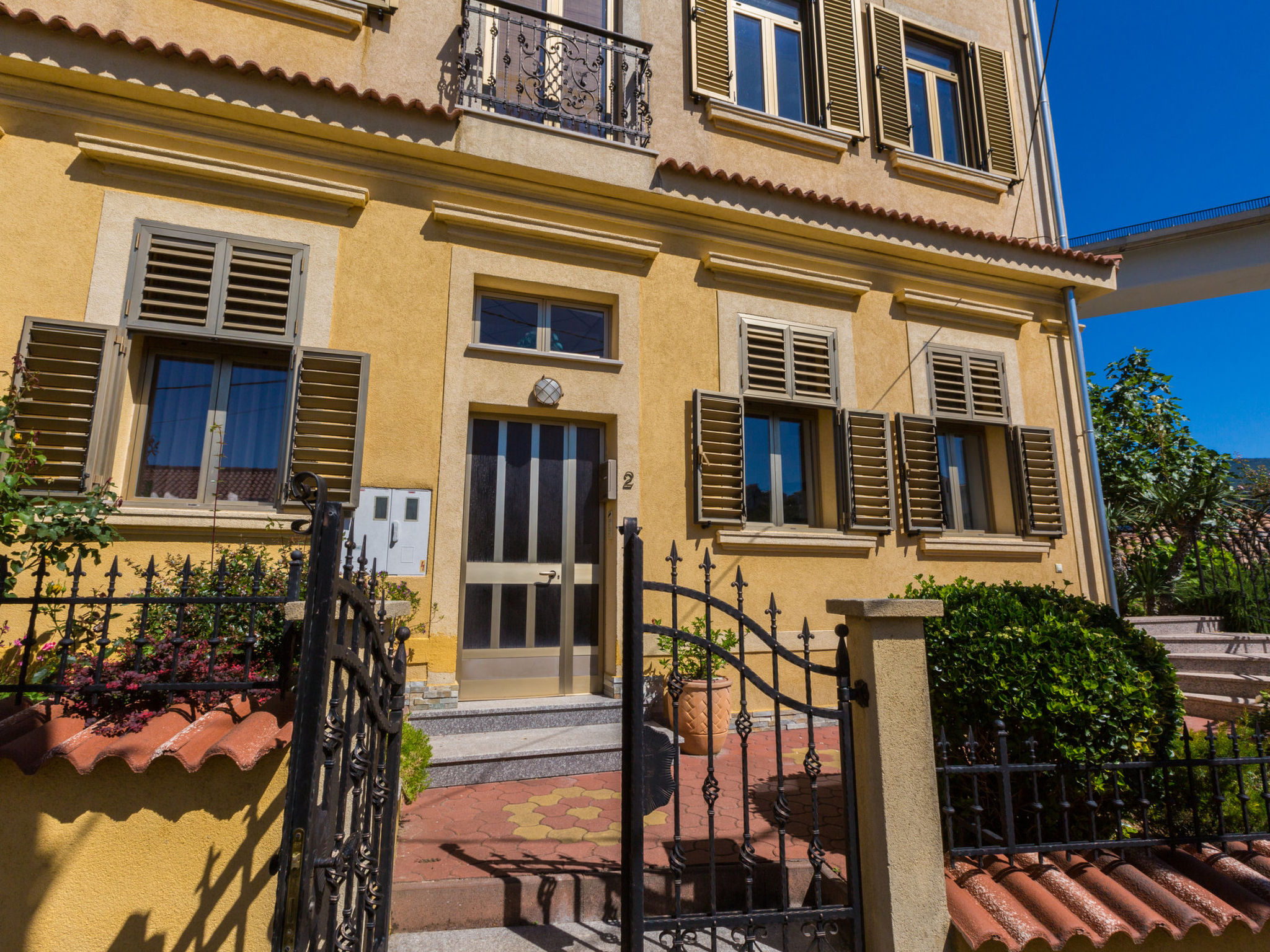 Petrinovic / HR-09466-01 - Dehors