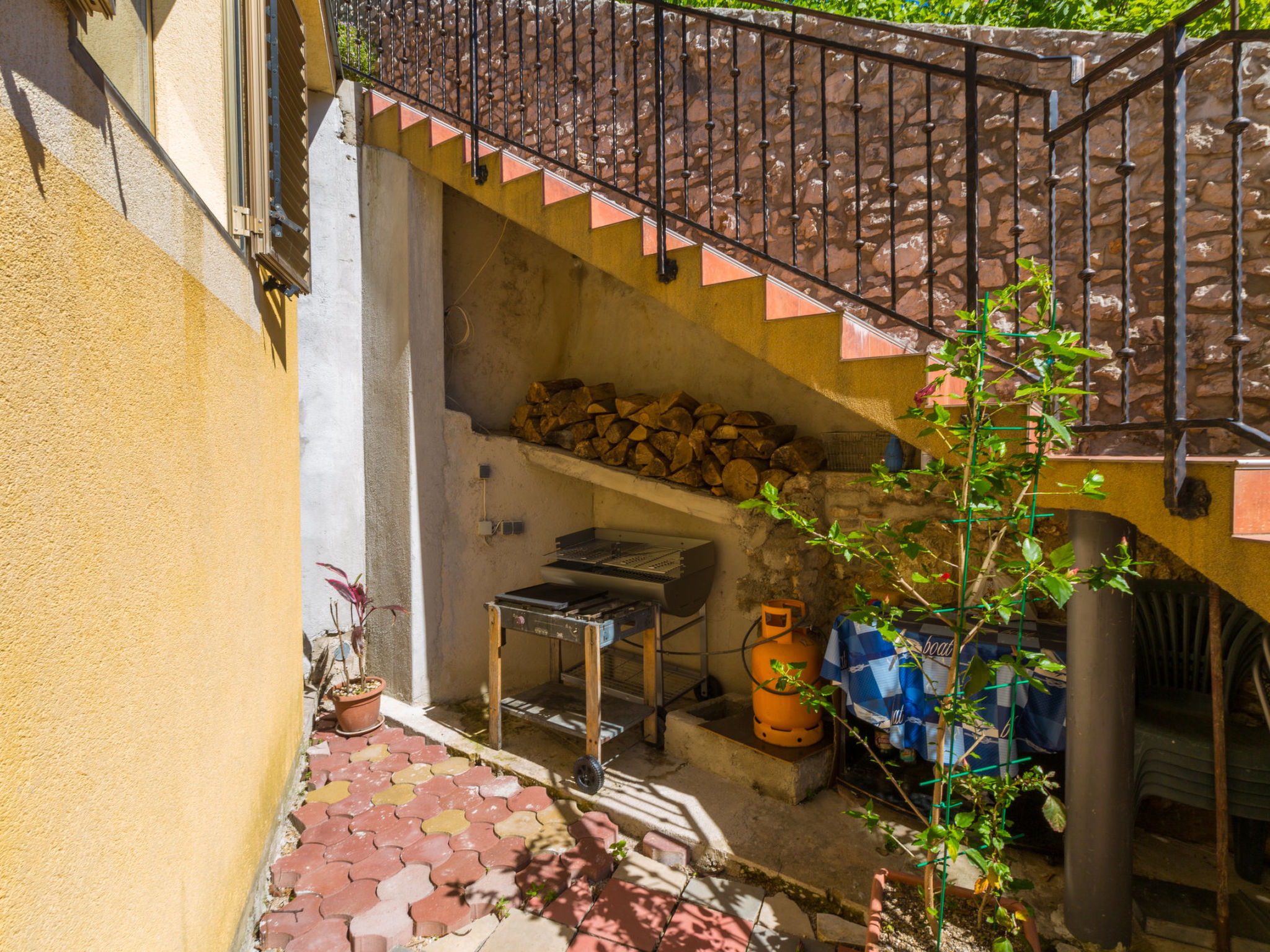 Petrinovic / HR-09466-01 - Dehors