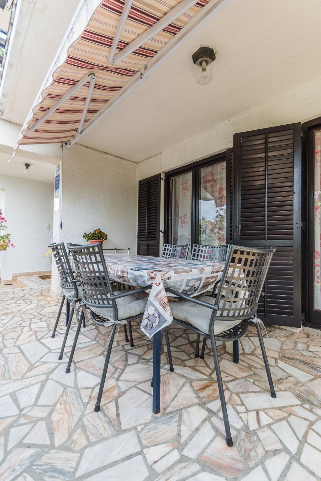 Schöne Erdgeschosswohnung mit Sonnenterrasse-Image-tags.info