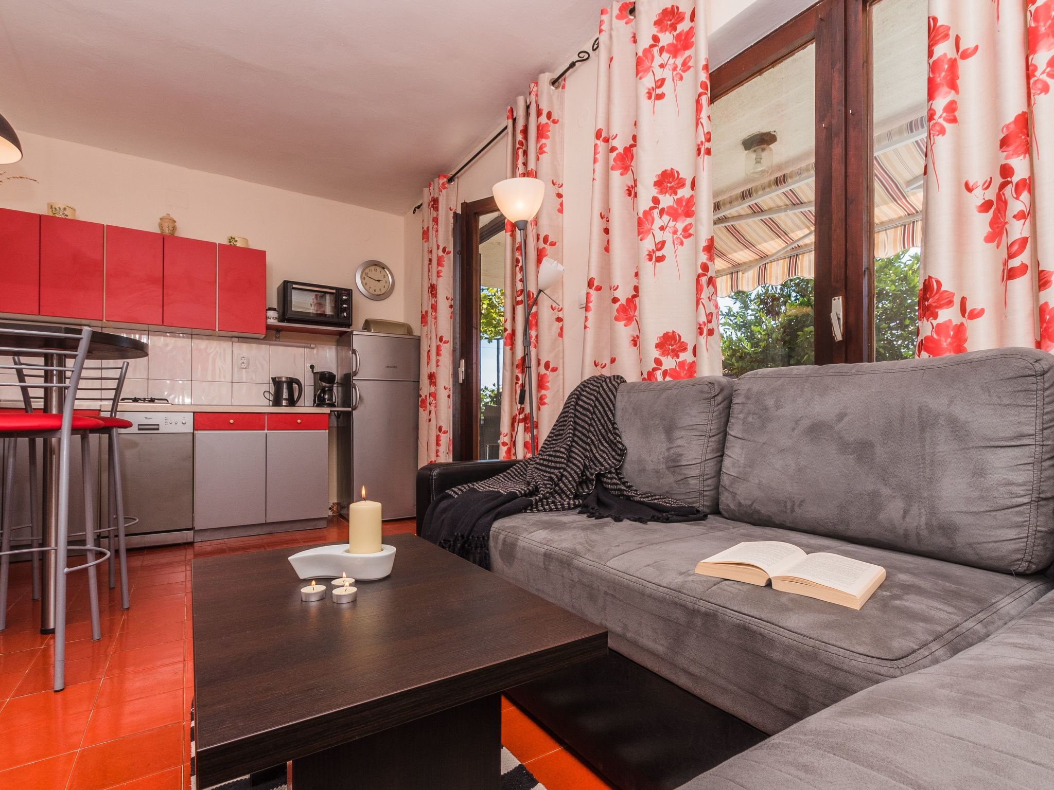 Schöne Erdgeschosswohnung mit Sonnenterrasse-Image-tags.info