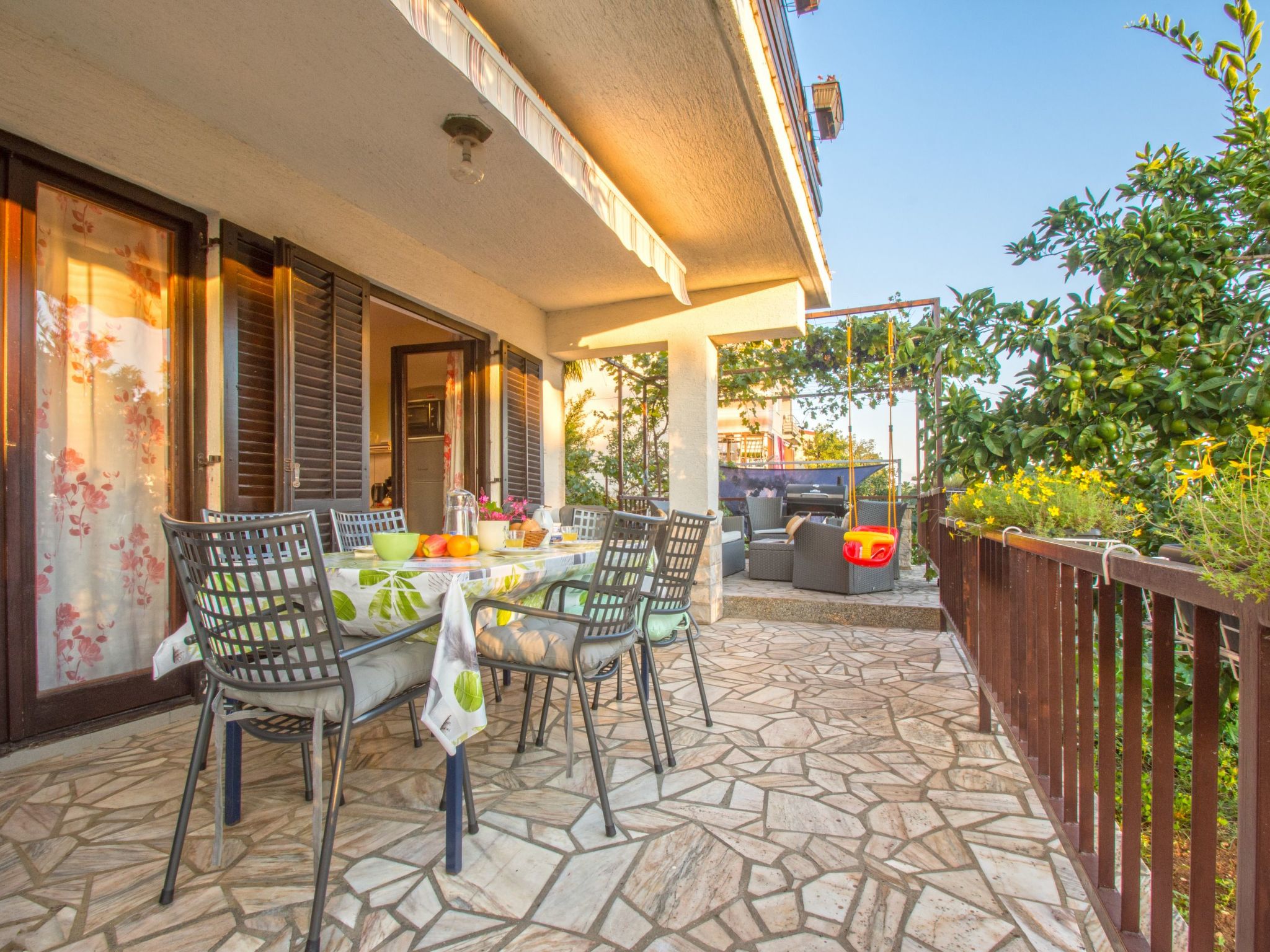 Schöne Erdgeschosswohnung mit Sonnenterrasse-Image-tags.info