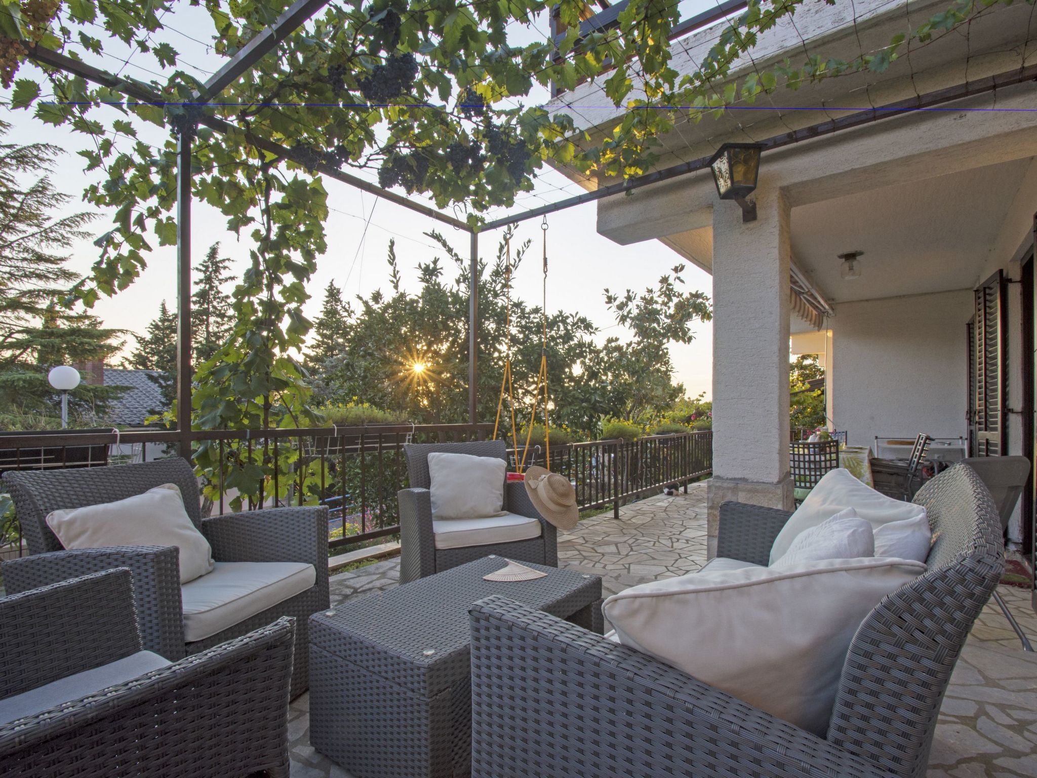 Schöne Erdgeschosswohnung mit Sonnenterrasse-Image-tags.info