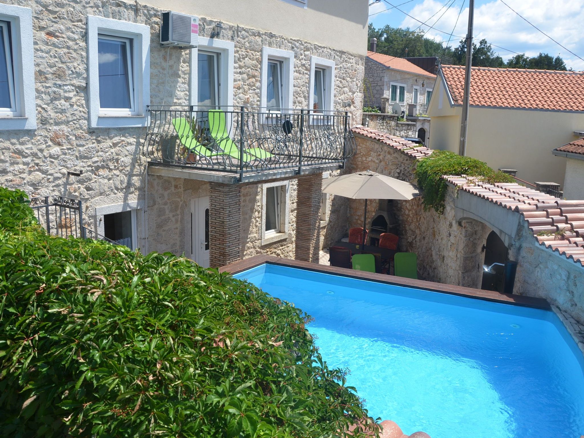 Geräumige Duplexwohnung mit Terrasse und Pool-Binnen