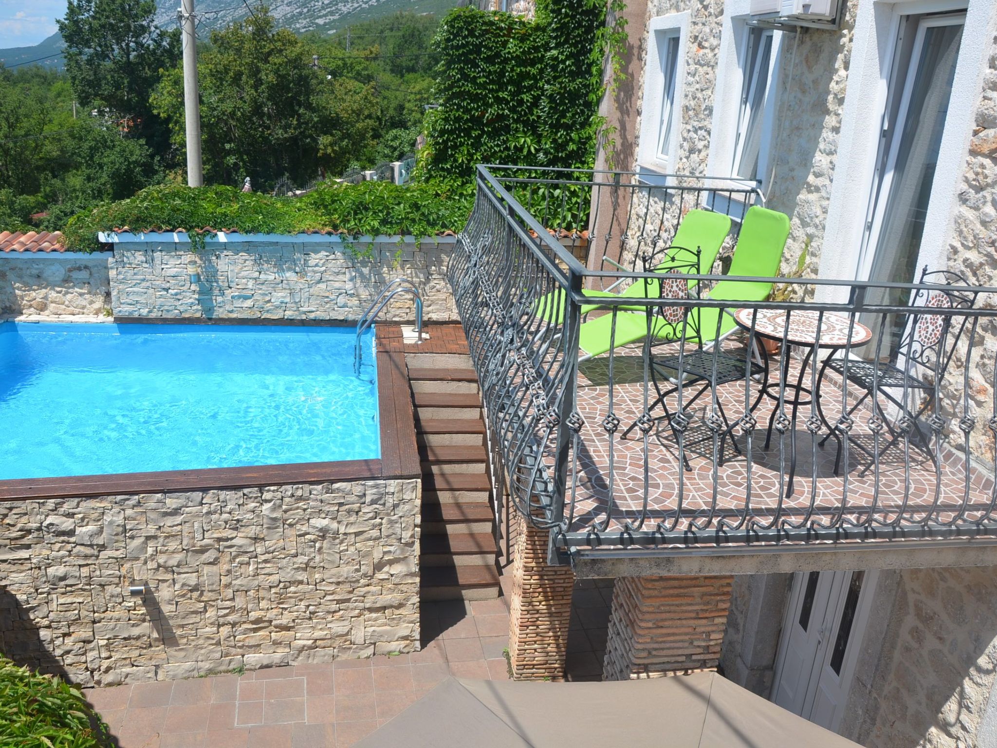 Geräumige Duplexwohnung mit Terrasse und Pool-Binnen