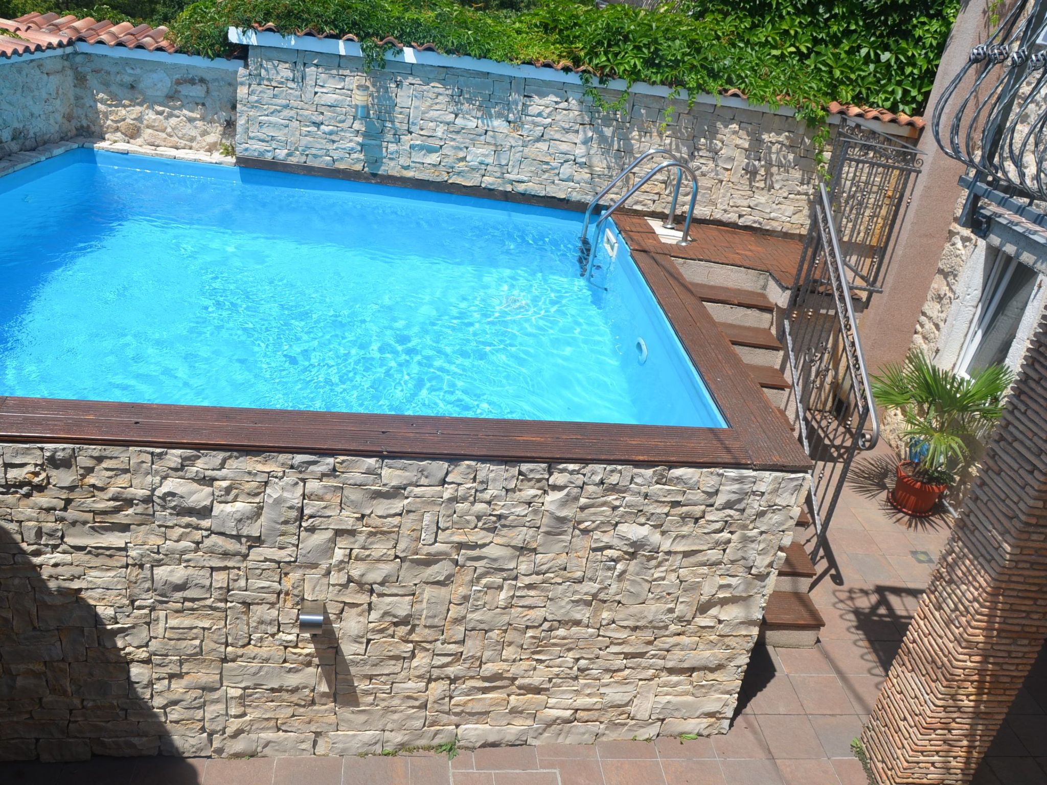 Geräumige Duplexwohnung mit Terrasse und Pool-Binnen