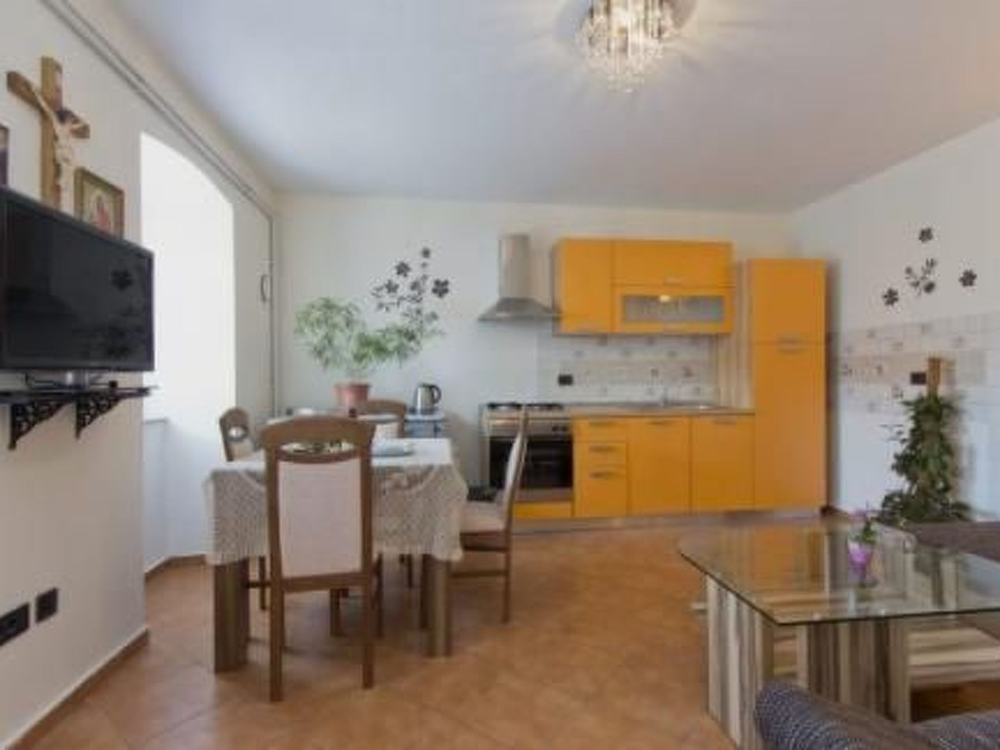 Geräumige Duplexwohnung mit Terrasse und Pool-Binnen