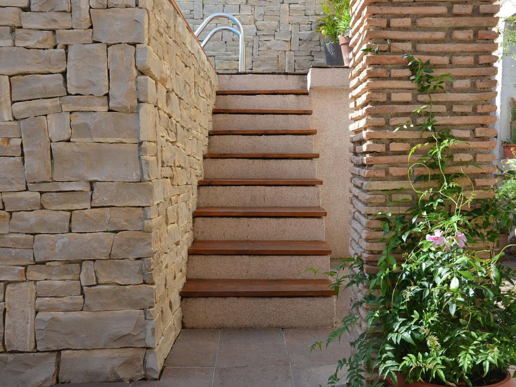 Geräumige Duplexwohnung mit Terrasse und Pool-Binnen