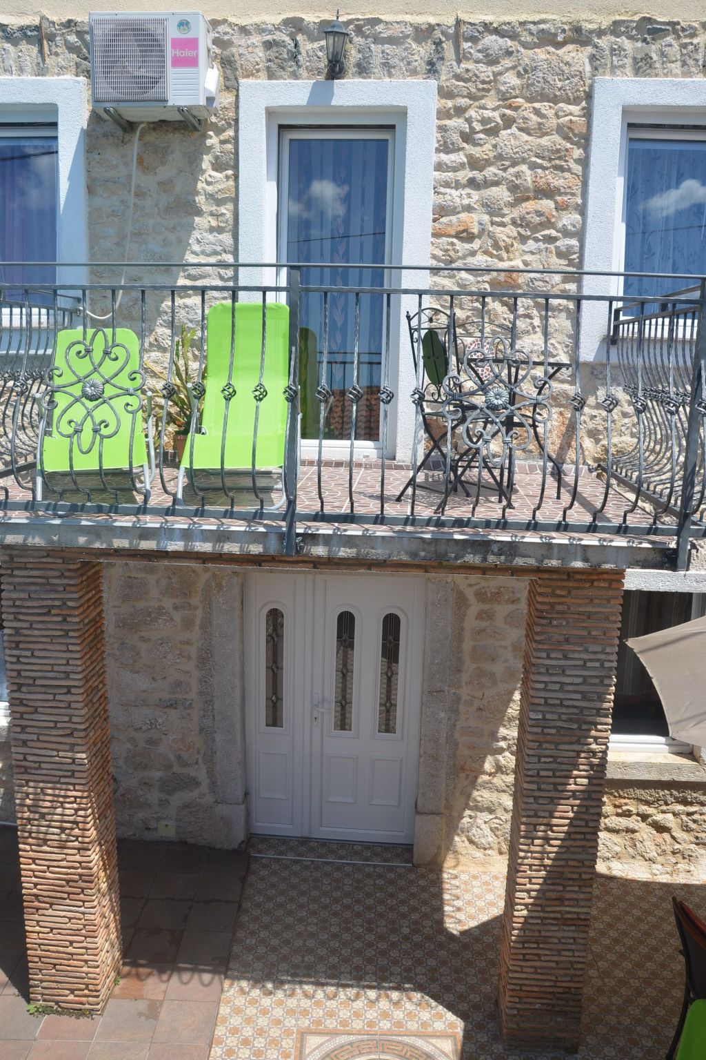 Geräumige Duplexwohnung mit Terrasse und Pool-Binnen