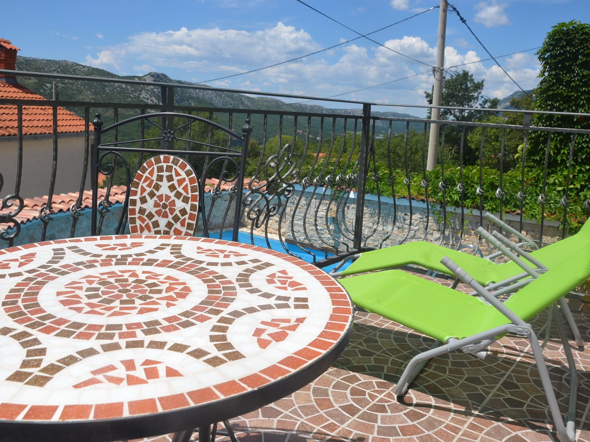 Geräumige Duplexwohnung mit Terrasse und Pool-Binnen