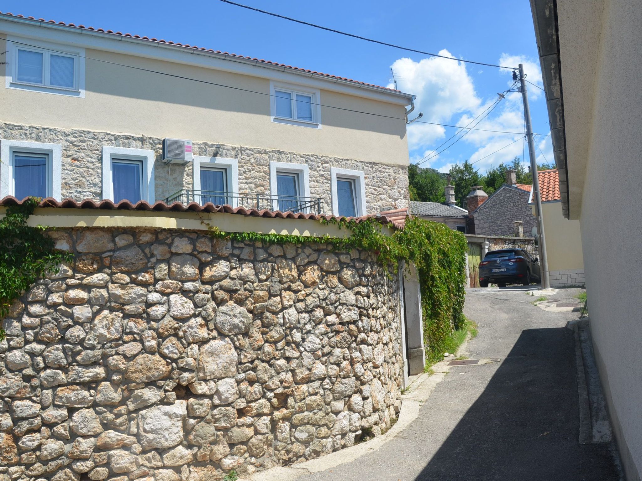 Geräumige Duplexwohnung mit Terrasse und Pool-Binnen