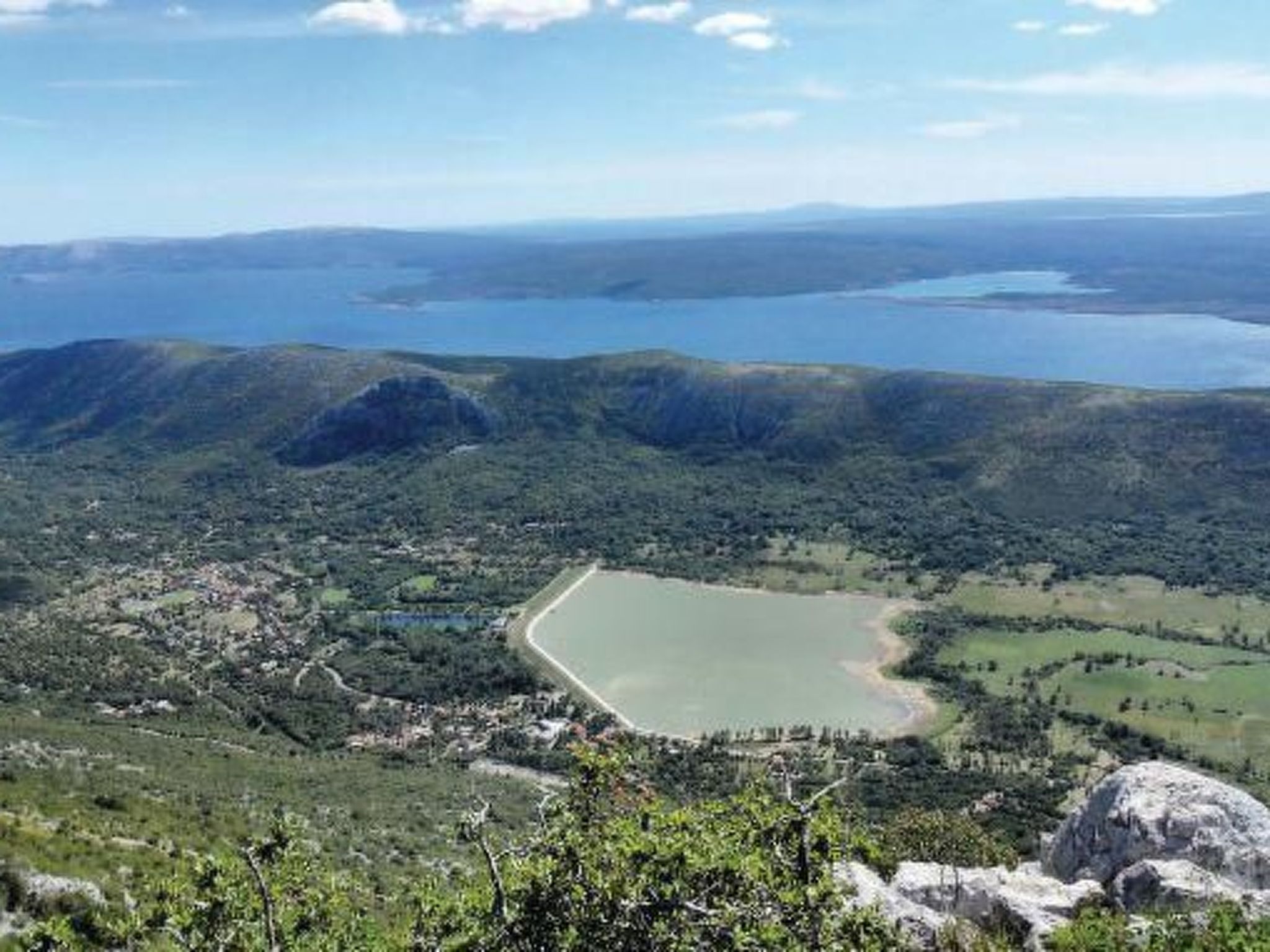 Geräumige Duplexwohnung mit Terrasse und Pool-Binnen