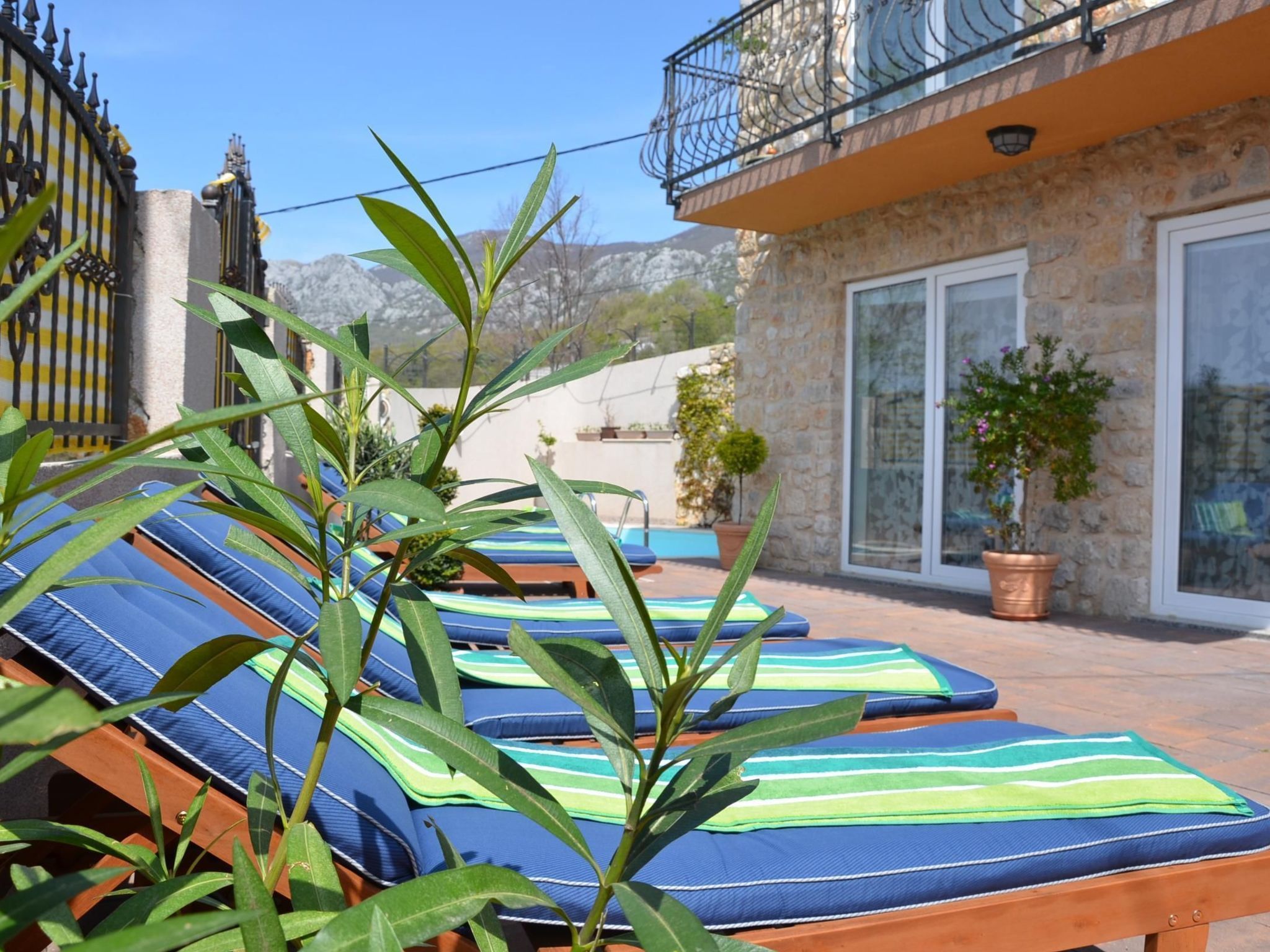 Großes Ferienhaus mit eigenem Pool und Terrasse-Binnen