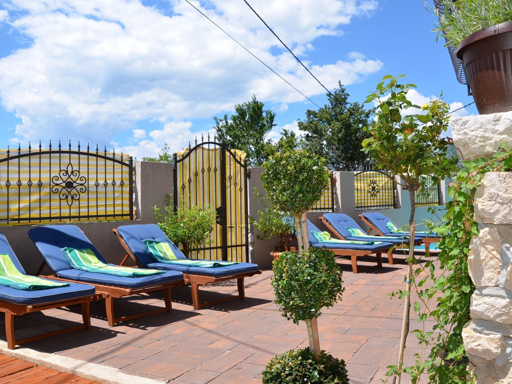 Großes Ferienhaus mit eigenem Pool und Terrasse-Binnen