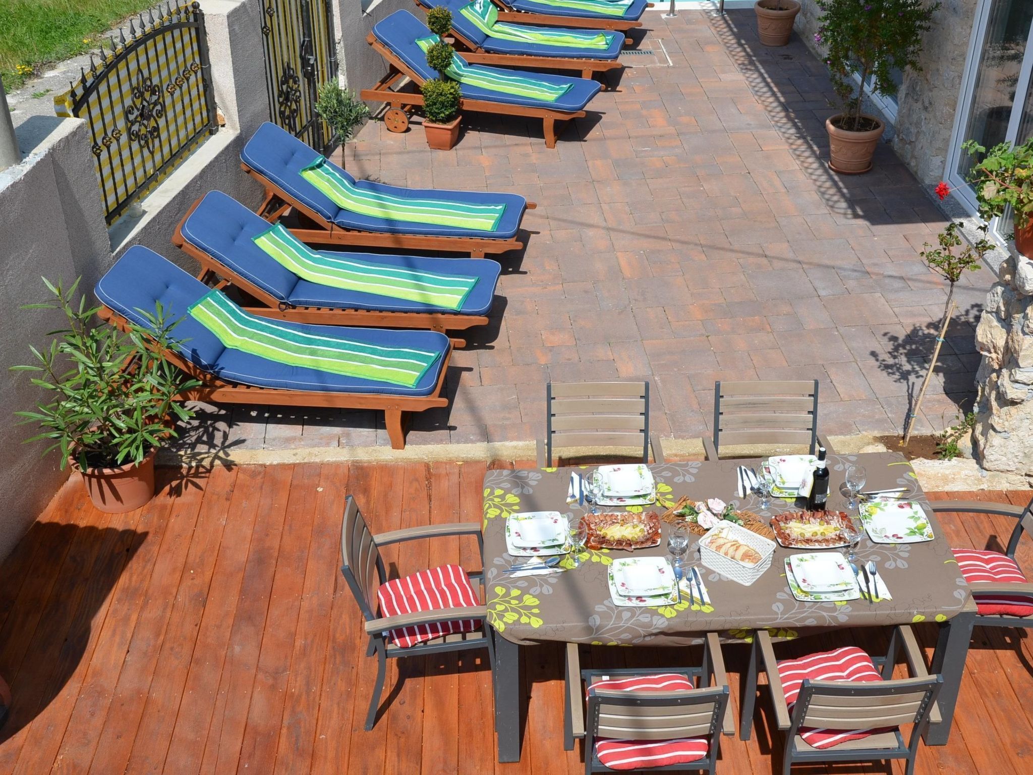 Großes Ferienhaus mit eigenem Pool und Terrasse-Binnen