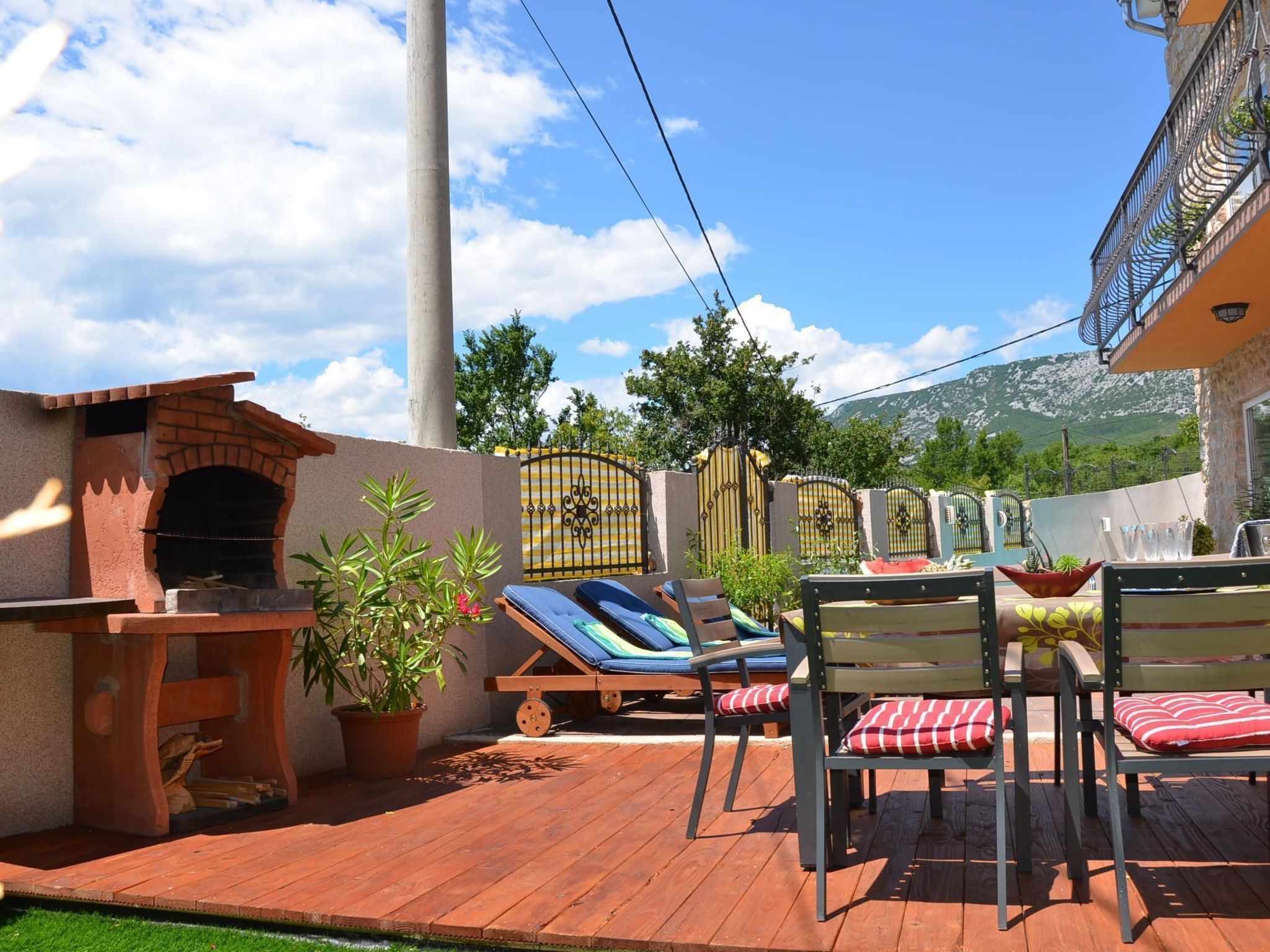 Großes Ferienhaus mit eigenem Pool und Terrasse-Binnen