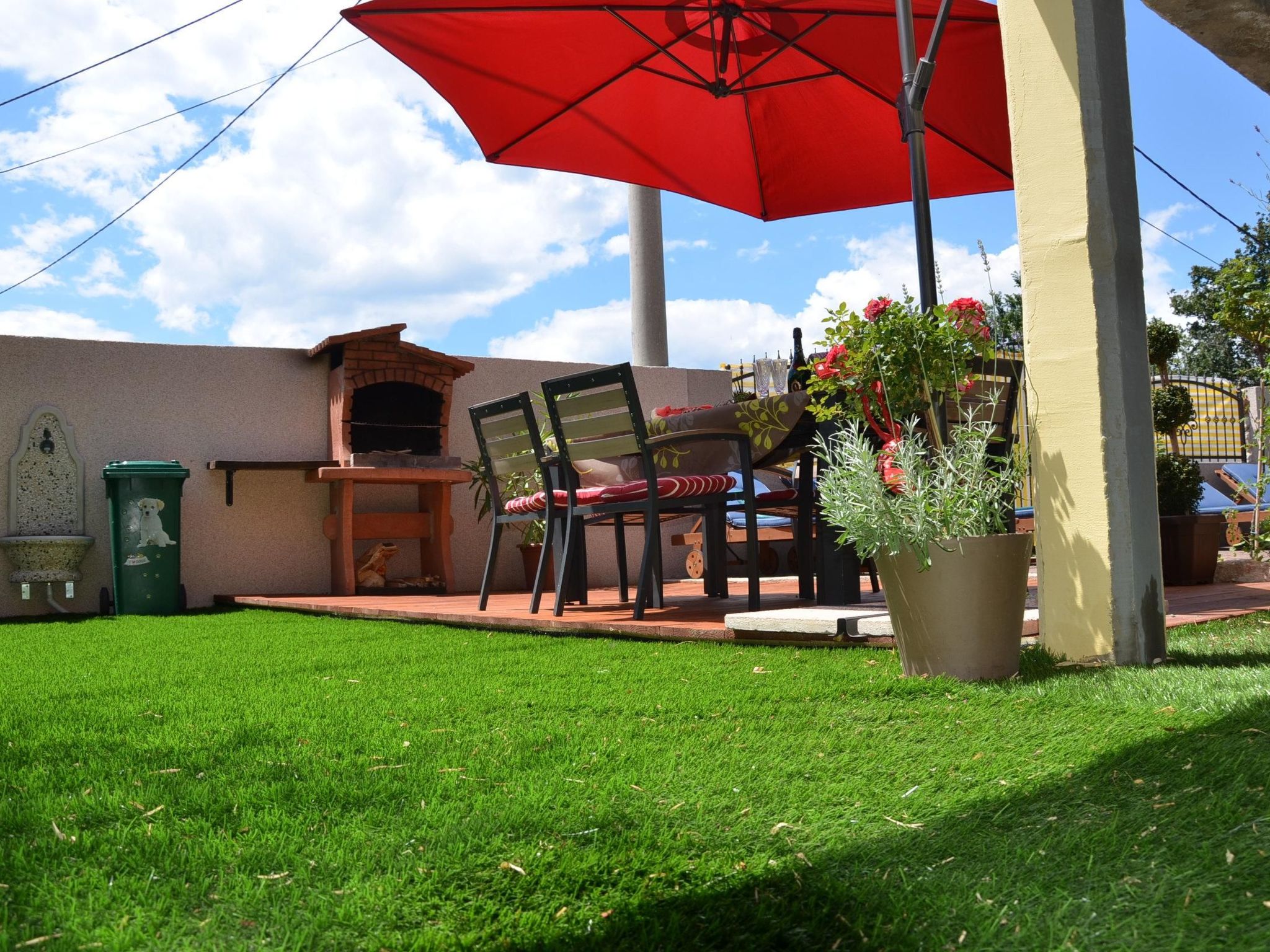 Großes Ferienhaus mit eigenem Pool und Terrasse-Binnen