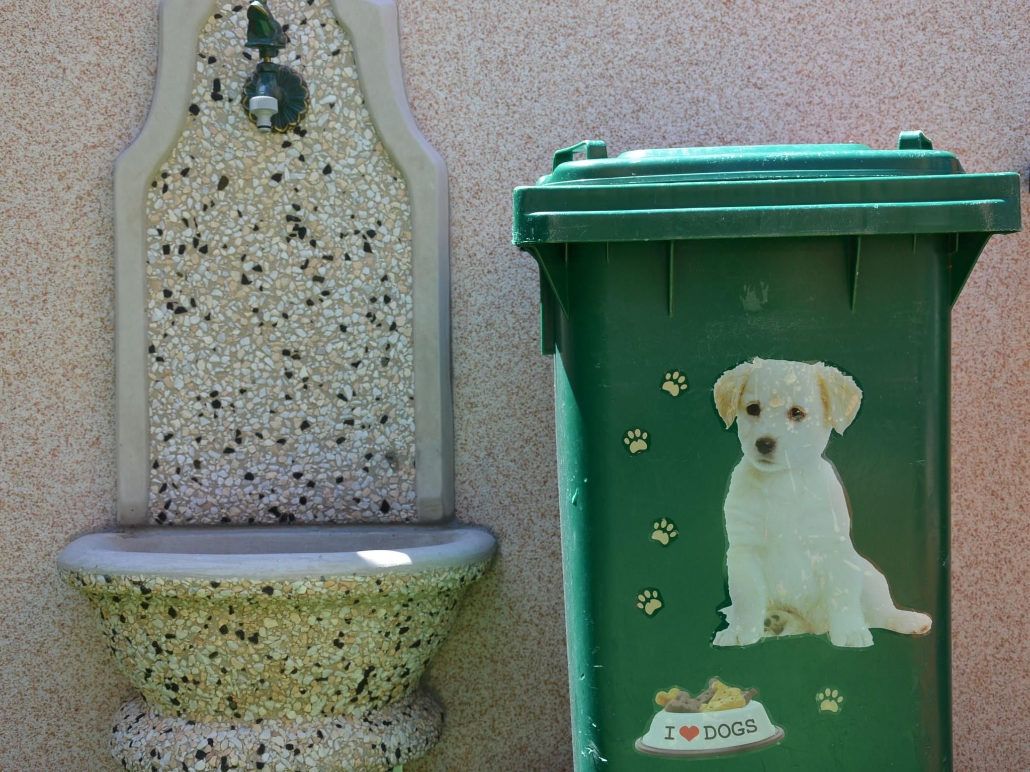 Großes Ferienhaus mit eigenem Pool und Terrasse-Binnen