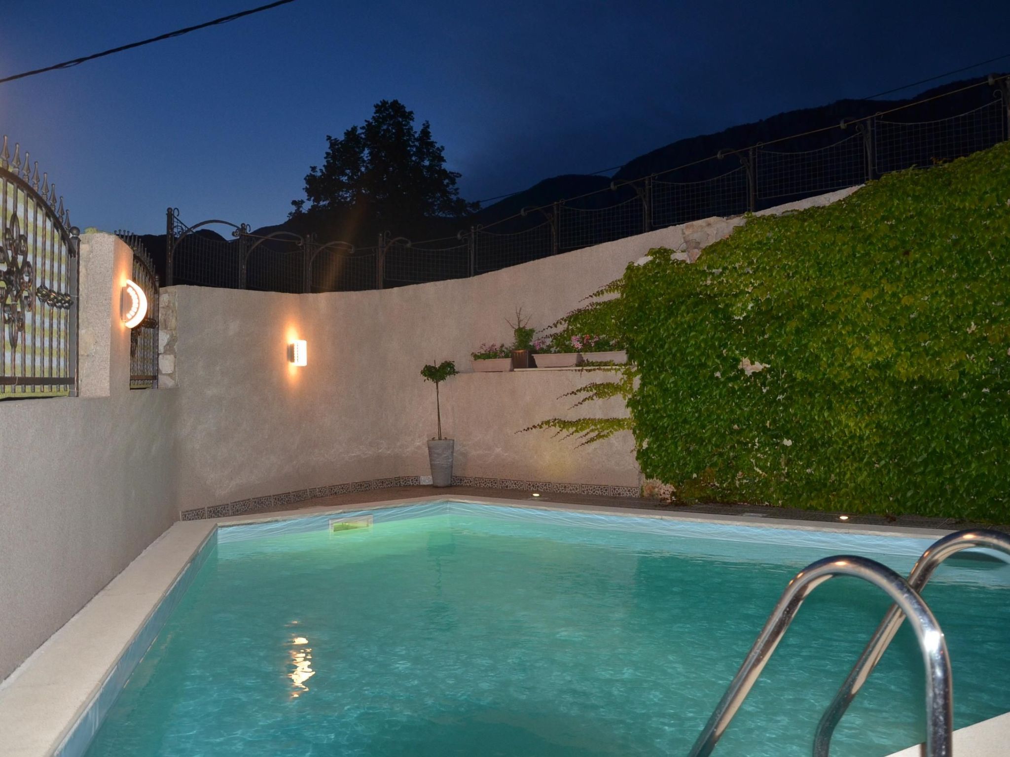 Großes Ferienhaus mit eigenem Pool und Terrasse-Binnen