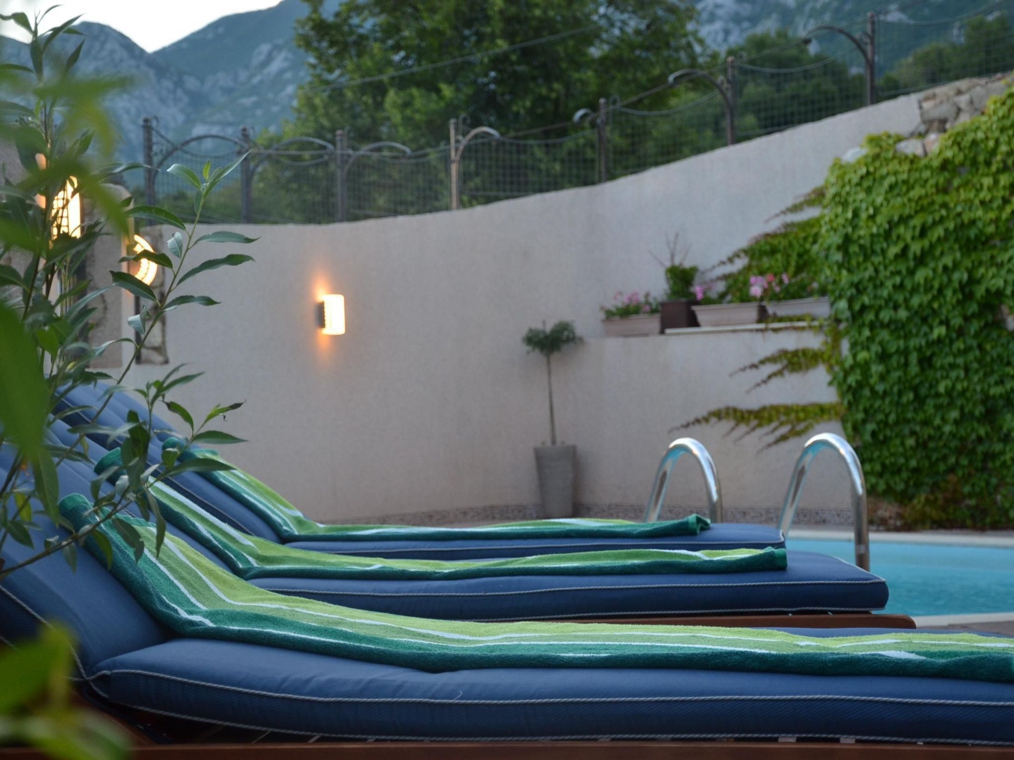 Großes Ferienhaus mit eigenem Pool und Terrasse-Binnen