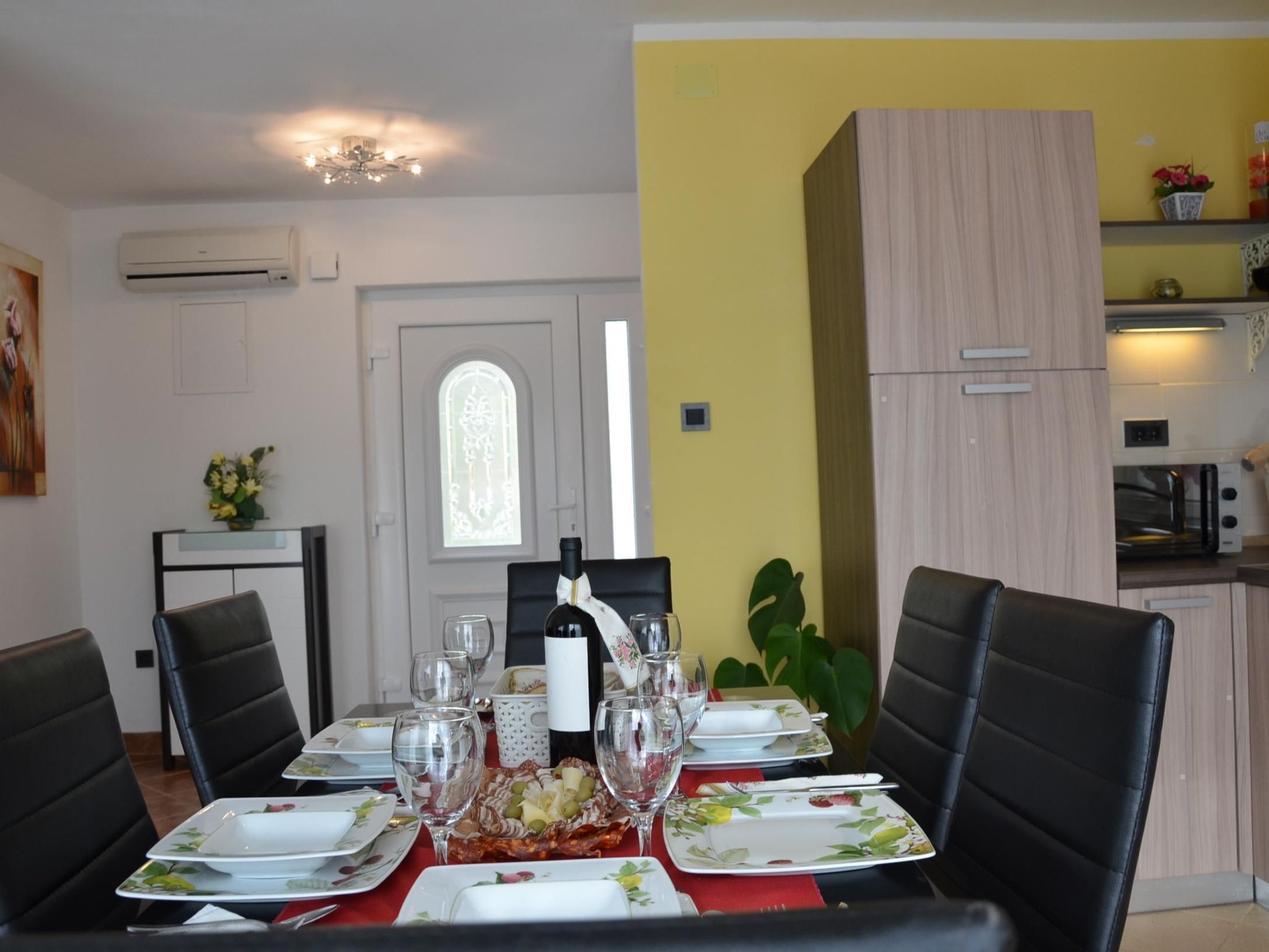 Großes Ferienhaus mit eigenem Pool und Terrasse-Binnen