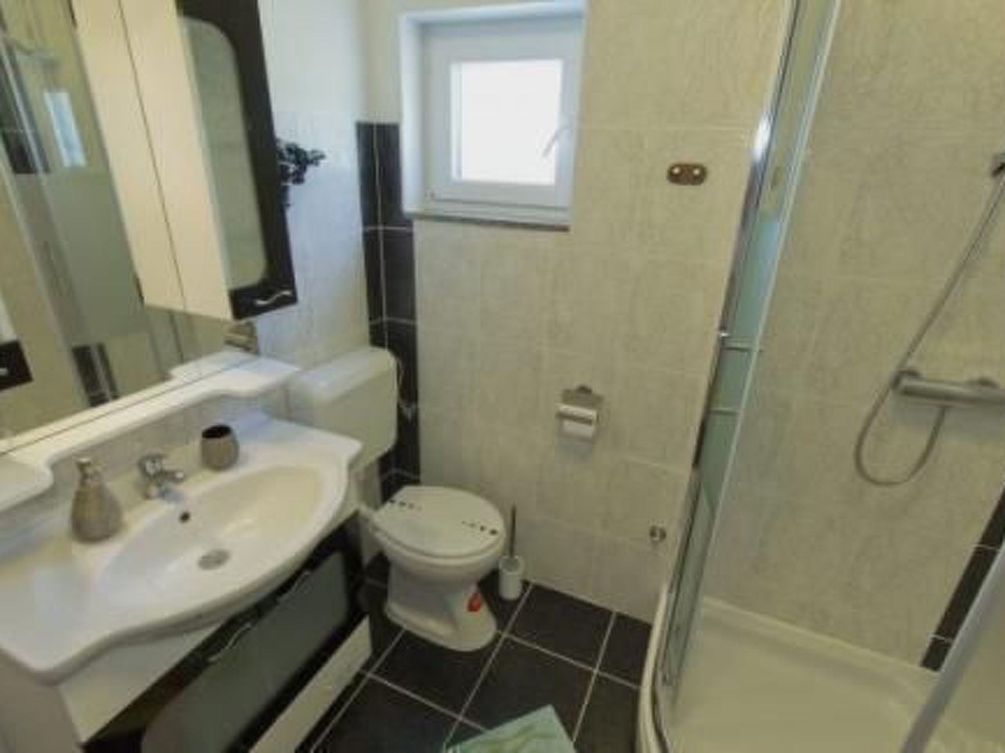 Großes Ferienhaus mit eigenem Pool und Terrasse-Binnen