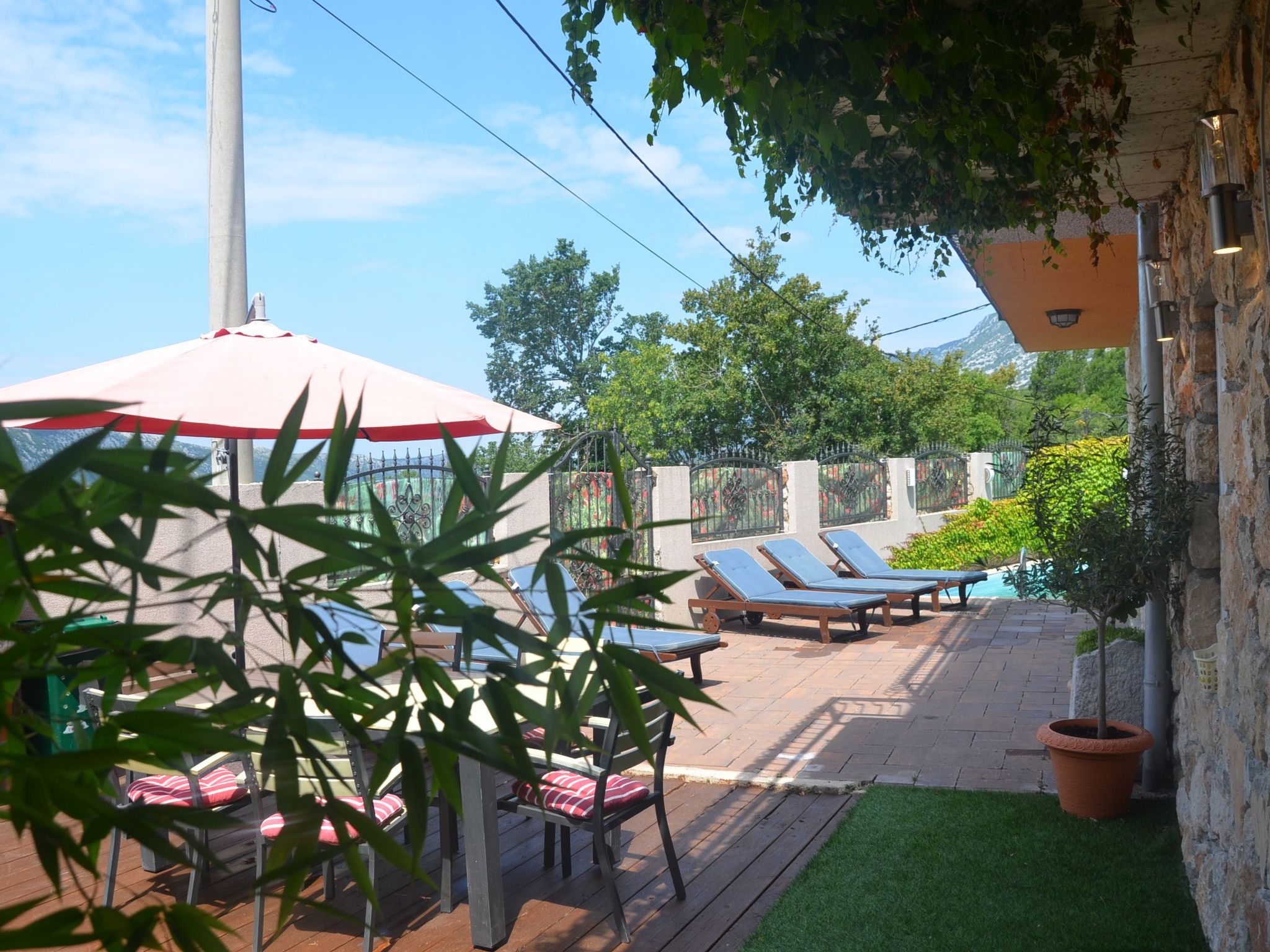 Großes Ferienhaus mit eigenem Pool und Terrasse-Binnen