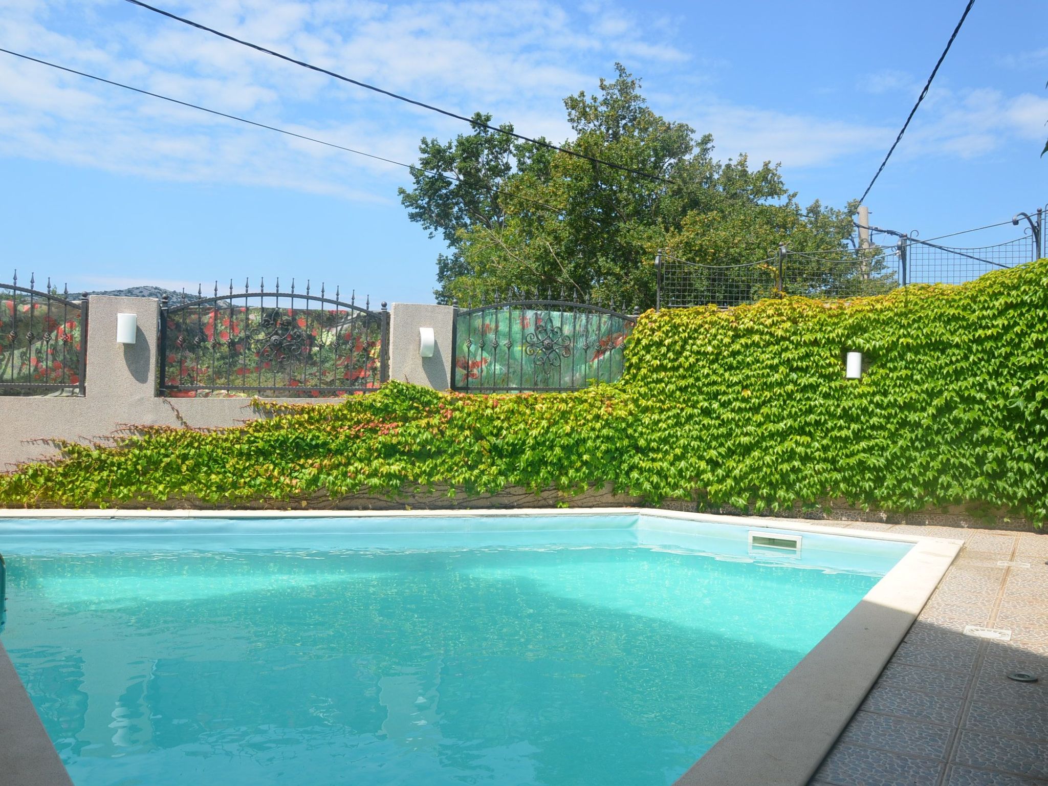 Großes Ferienhaus mit eigenem Pool und Terrasse-Binnen