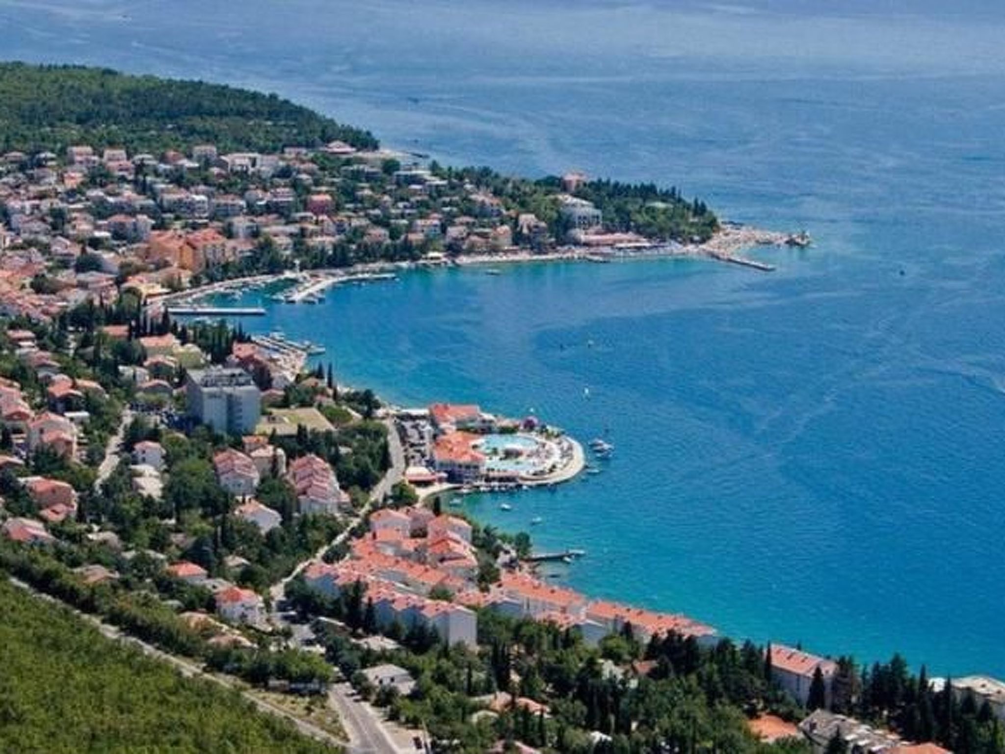 Großes Ferienhaus mit eigenem Pool und Terrasse-Binnen