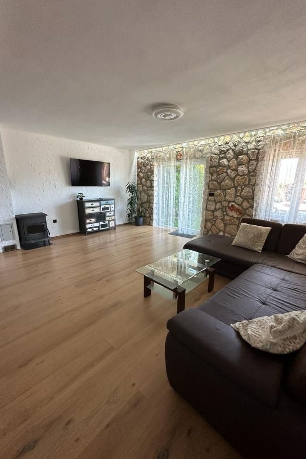 Großes Ferienhaus mit eigenem Pool und Terrasse-Binnen