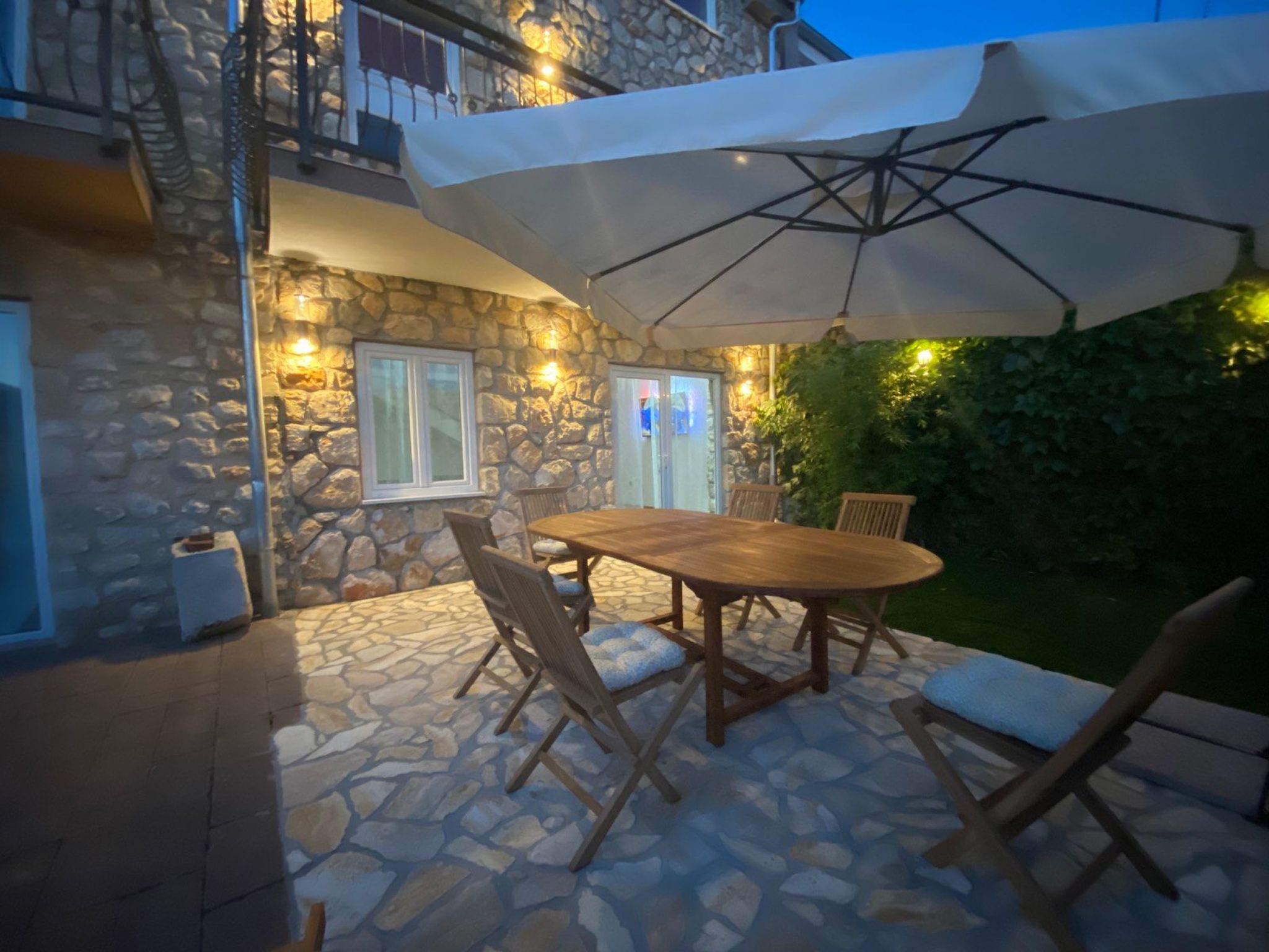 Großes Ferienhaus mit eigenem Pool und Terrasse-Binnen