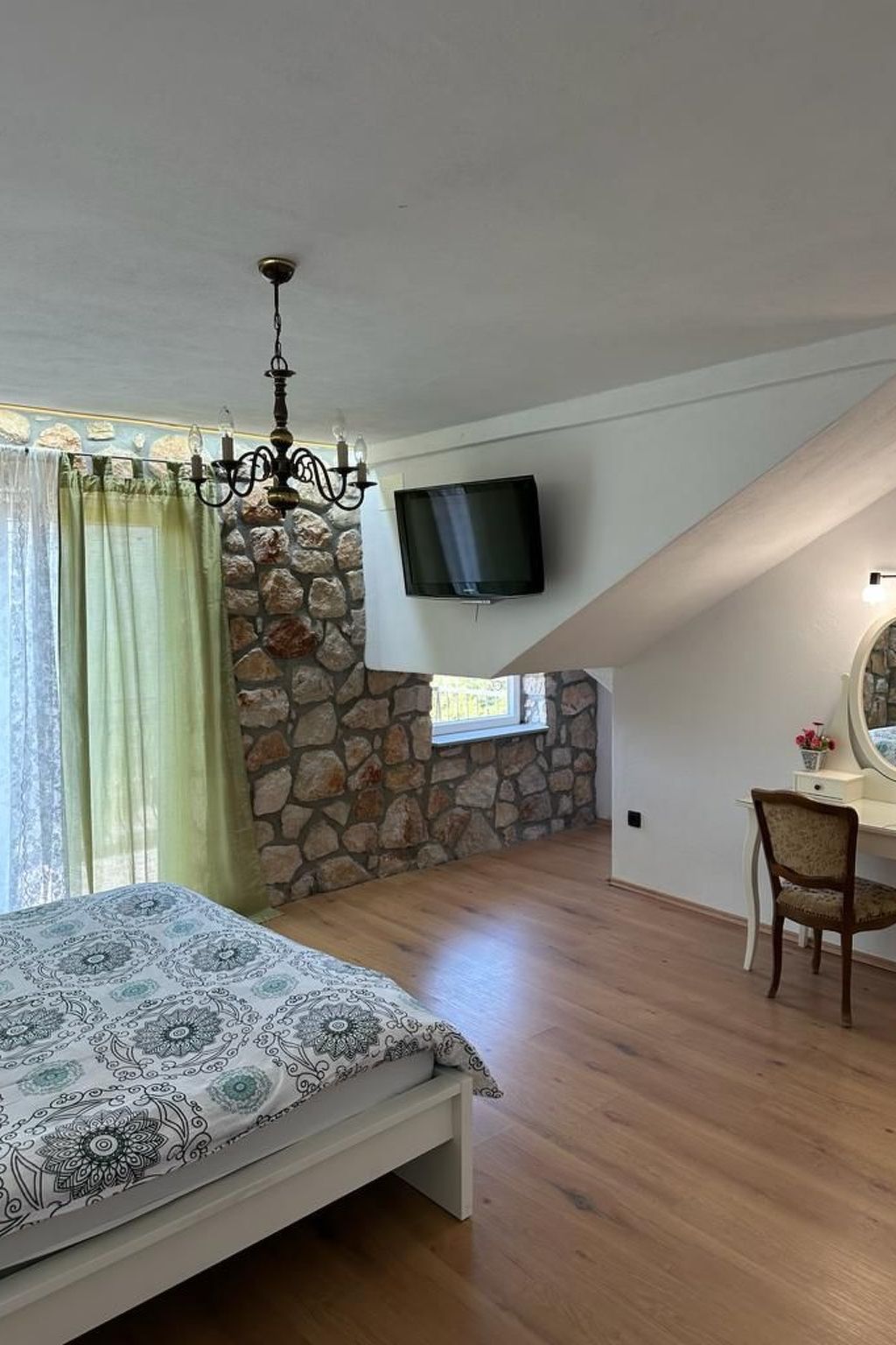 Großes Ferienhaus mit eigenem Pool und Terrasse-Binnen