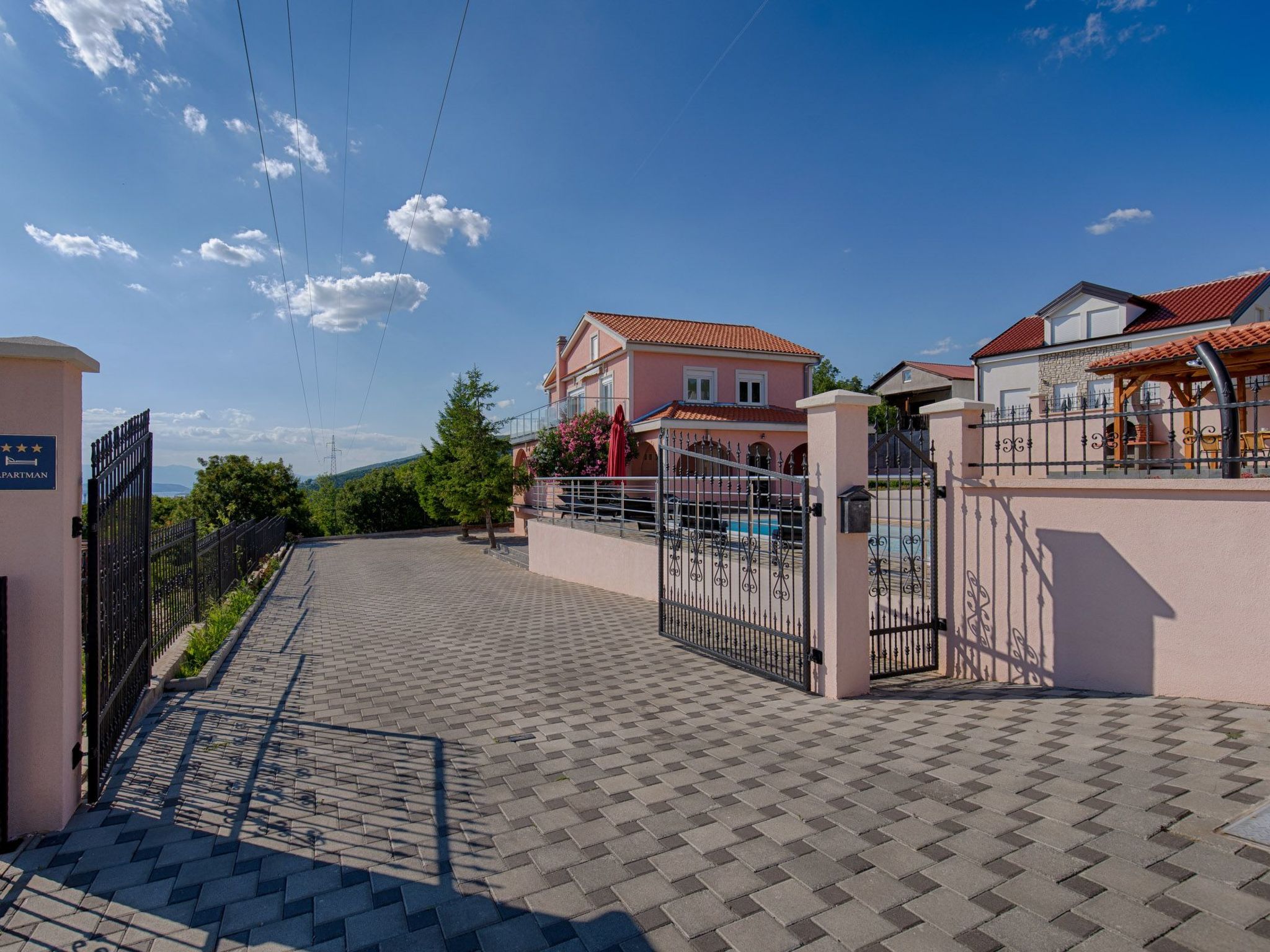 Villa mit Pool und schönem Meerblick