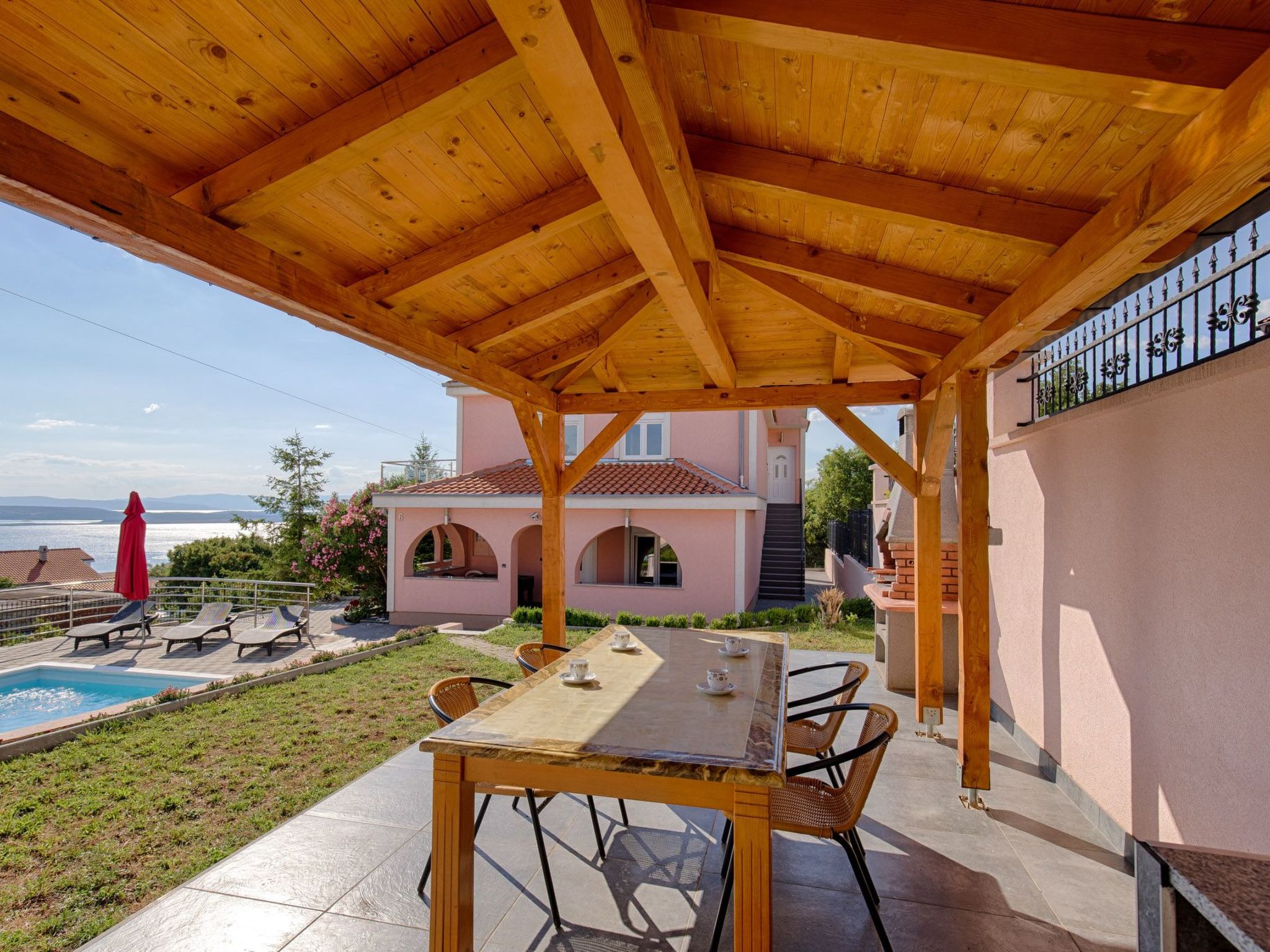 Villa mit Pool und schönem Meerblick-Image-tags.info