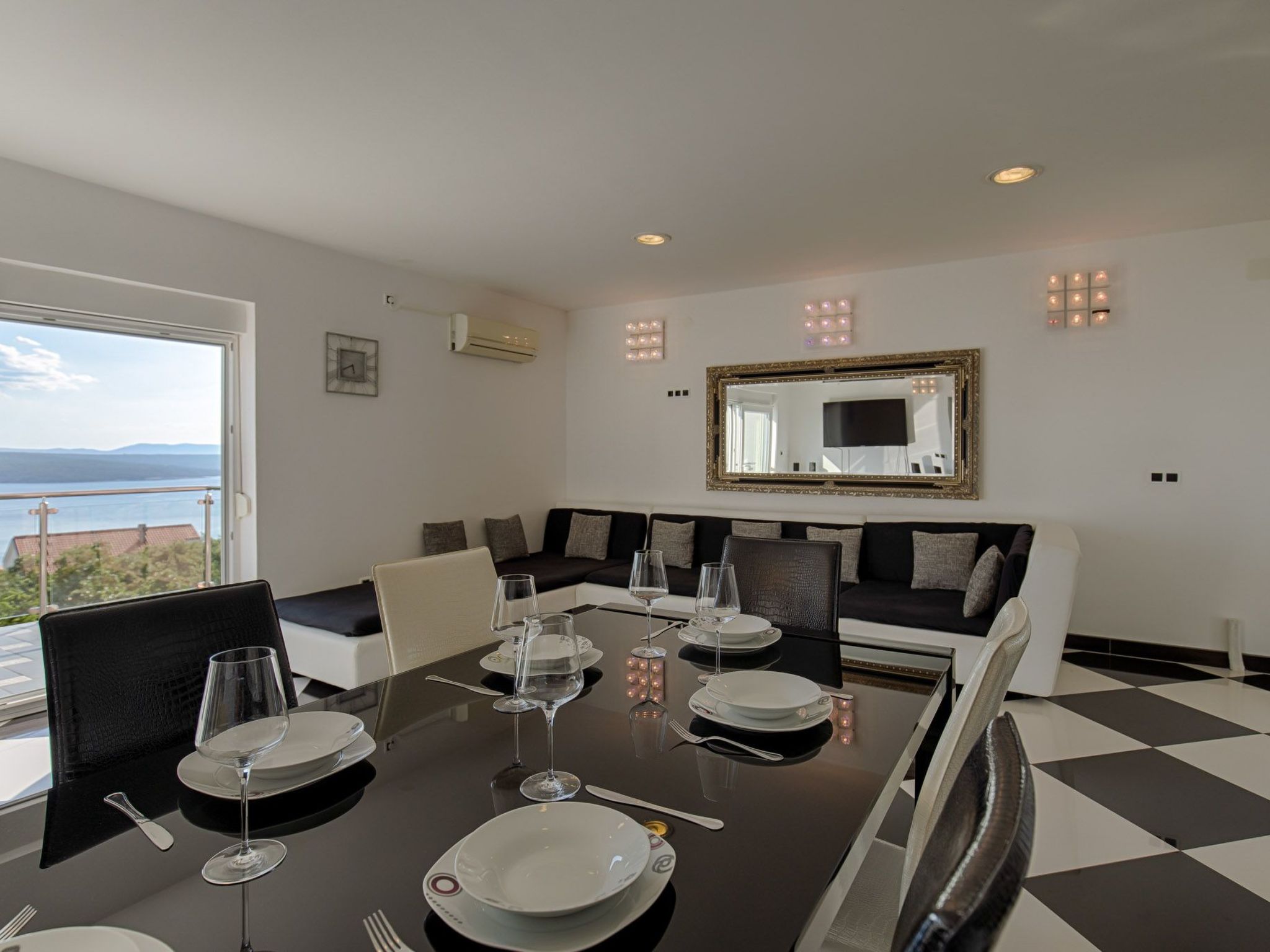 Villa mit Pool und schönem Meerblick-Image-tags.info