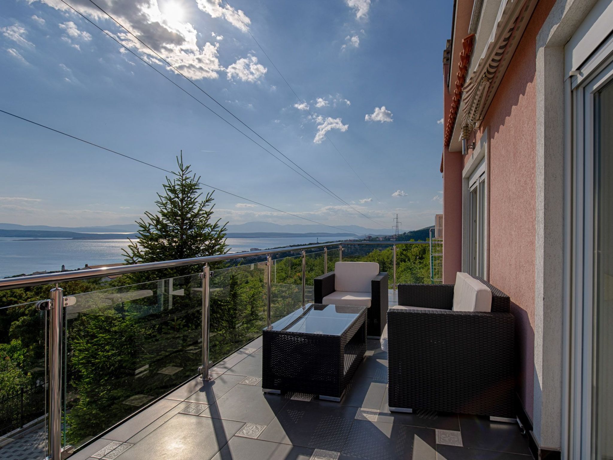 Villa mit Pool und schönem Meerblick-Image-tags.info