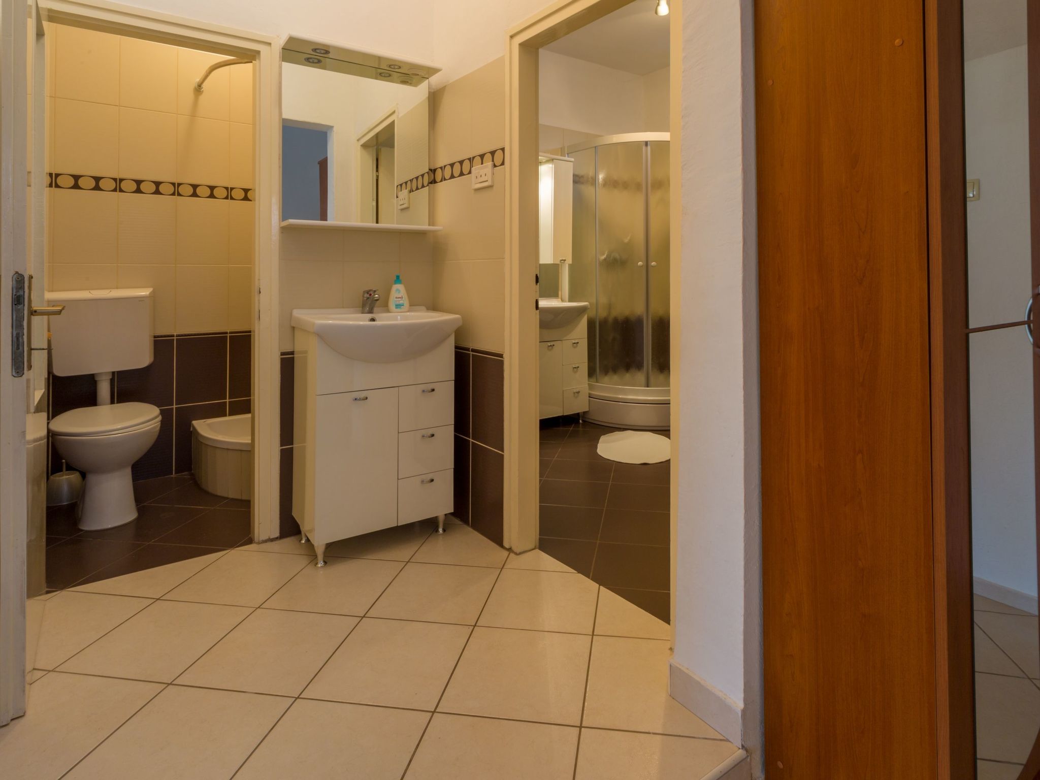 Schönes Appartement mit Terrasse-Binnen